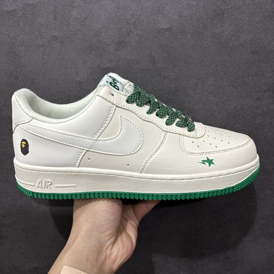 【特价福利】Nike Air Force 1 \’07 Low “Bape联名”空军一号 低帮 运动鞋 休闲鞋 折边针车 工艺难度大 原楦头原纸板 原装鞋盒 定制五金配件 内置全掌气垫 原厂鞋底货号：FG6688-102 Size：36 36.5 37.5 38 38.5 39 40 40.5 41 42 42.5 43 44 44.5 45 编码：CC190200-莆田鞋批发中心