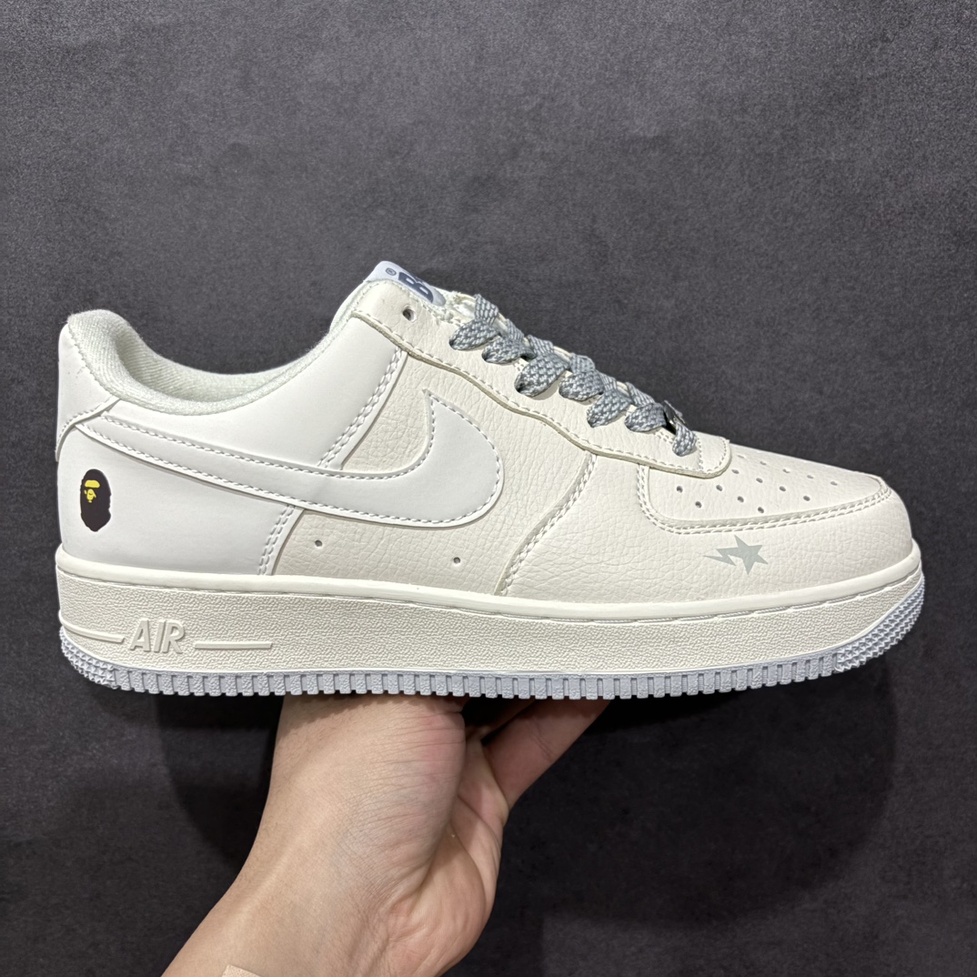 【特价福利】Nike Air Force 1 \’07 Low “Bape联名”空军一号 低帮 运动鞋 休闲鞋 折边针车 工艺难度大 原楦头原纸板 原装鞋盒 定制五金配件 内置全掌气垫 原厂鞋底货号：FG6688-104 Size：36 36.5 37.5 38 38.5 39 40 40.5 41 42 42.5 43 44 44.5 45 编码：CC190200-莆田鞋批发中心