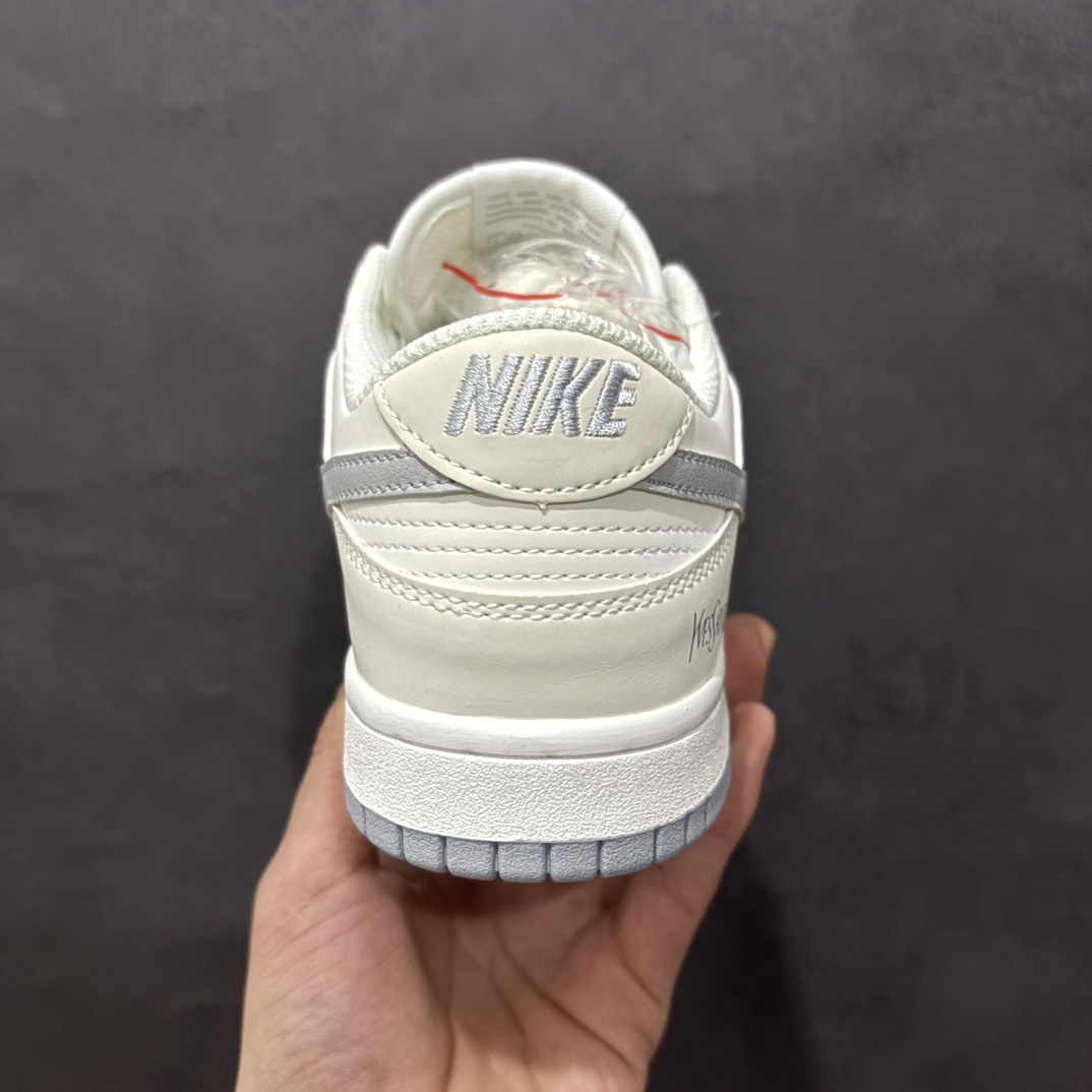 图片[4]-【定制版】NIKE SB Dunk Low 圣罗兰联名四勾白灰n性价比天花板 尝鲜先行版👏n原装头层材料 独家版型蒸餾加工n帶來的是更好的视觉和脚感体验n大厂纯原品质出货 清洁度 电绣工艺 皮料切割干净无任何毛边 细节完美货号: GF2409-177 尺码：36 36.5 37.5 38 38.5 39 40 40.5 41 42 42.5 43 44 45 编码：QF220240-莆田鞋批发中心