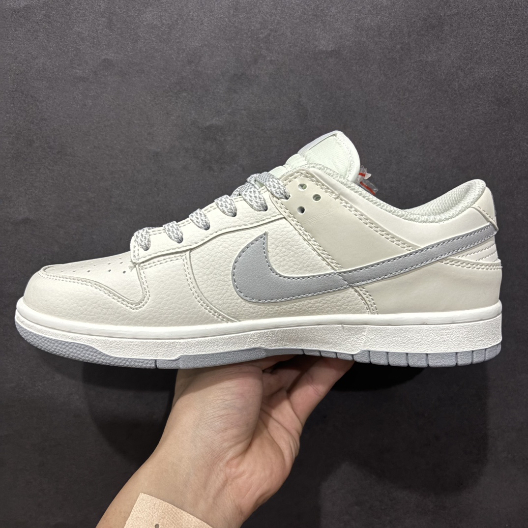 图片[2]-【定制版】NIKE SB Dunk Low 圣罗兰联名四勾白灰n性价比天花板 尝鲜先行版👏n原装头层材料 独家版型蒸餾加工n帶來的是更好的视觉和脚感体验n大厂纯原品质出货 清洁度 电绣工艺 皮料切割干净无任何毛边 细节完美货号: GF2409-177 尺码：36 36.5 37.5 38 38.5 39 40 40.5 41 42 42.5 43 44 45 编码：QF220240-莆田鞋批发中心