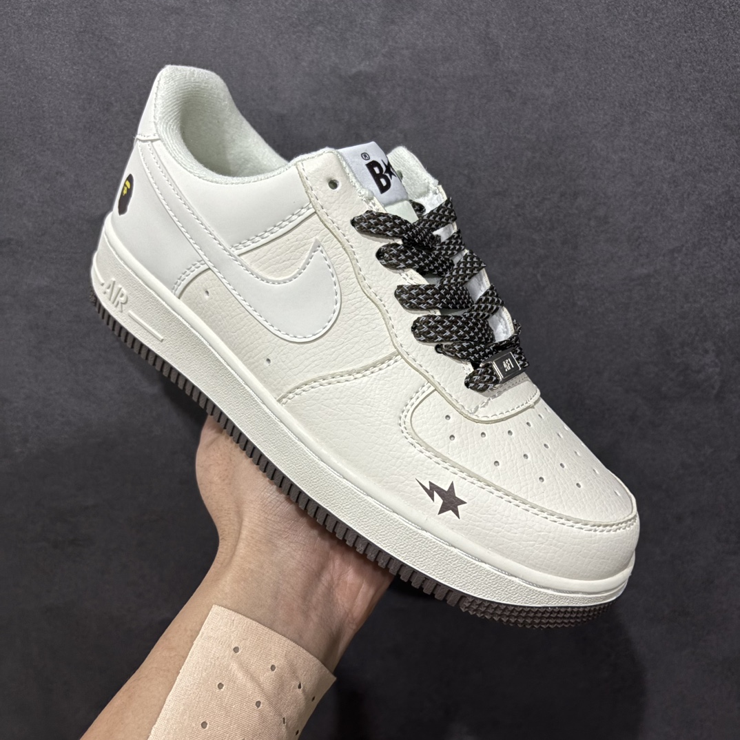 图片[3]-【特价福利】Nike Air Force 1 \’07 Low “Bape联名”空军一号 低帮 运动鞋 休闲鞋 折边针车 工艺难度大 原楦头原纸板 原装鞋盒 定制五金配件 内置全掌气垫 原厂鞋底货号：FG6688-100 Size：36 36.5 37.5 38 38.5 39 40 40.5 41 42 42.5 43 44 44.5 45 编码：CC190200-莆田鞋批发中心