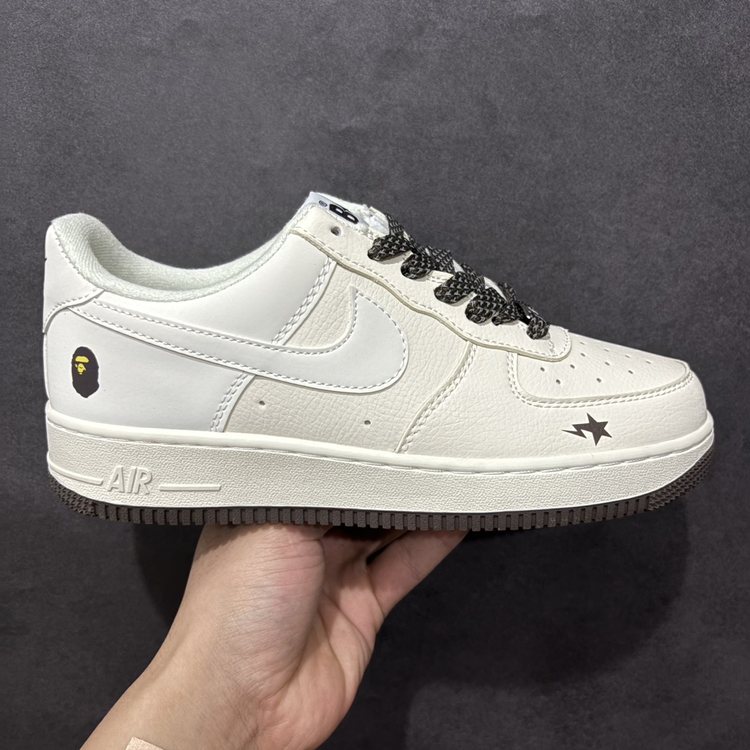 【特价福利】Nike Air Force 1 \’07 Low “Bape联名”空军一号 低帮 运动鞋 休闲鞋 折边针车 工艺难度大 原楦头原纸板 原装鞋盒 定制五金配件 内置全掌气垫 原厂鞋底货号：FG6688-100 Size：36 36.5 37.5 38 38.5 39 40 40.5 41 42 42.5 43 44 44.5 45 编码：CC190200-莆田鞋批发中心