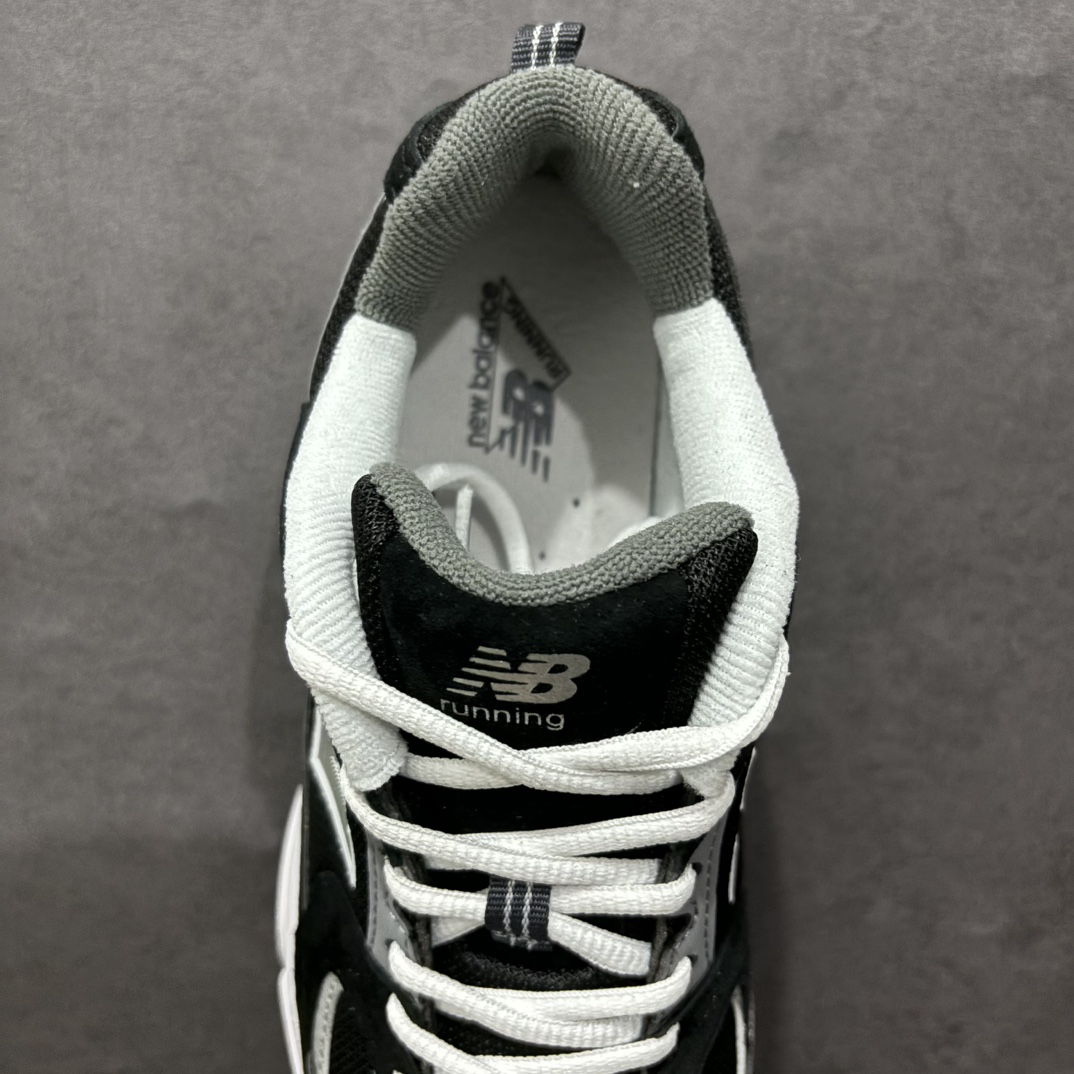 图片[7]-【小PF纯原】New Balance 530 NB530 男女休闲慢跑鞋 MR530CCnn原pf纯原工厂出品n保留原有的版型 清洁度和品质n材料有微调整 价格更具性价比n日韩出口特供订单配套商长期套现长期补货 全新货品正常出厂触屏不到的单价 超级跑量款全套原楦原纸板原厂数据开发 进口三明治网面原装进口翻毛皮料正确绒感卡色 正确中底拉帮中底网布细节 采用轻质牛剖革拼接透气网眼衬垫织物鞋面材质 T-Beam大底提供足步弓支撑 保持步态稳定 后跟搭载外露缓震胶 鞋身整体以各种深浅不一的灰色覆盖 鞋头以淡蓝色调装饰 网眼衬垫通过不规律的色块实现做旧的美感 泛黄的鞋底更是进一步增添了复古气息  尺码：36 37 37.5 38 38.5 39.5 40 40.5 41.5 42 42.5 43 44 44.5 45 编码：NM220240-莆田鞋批发中心