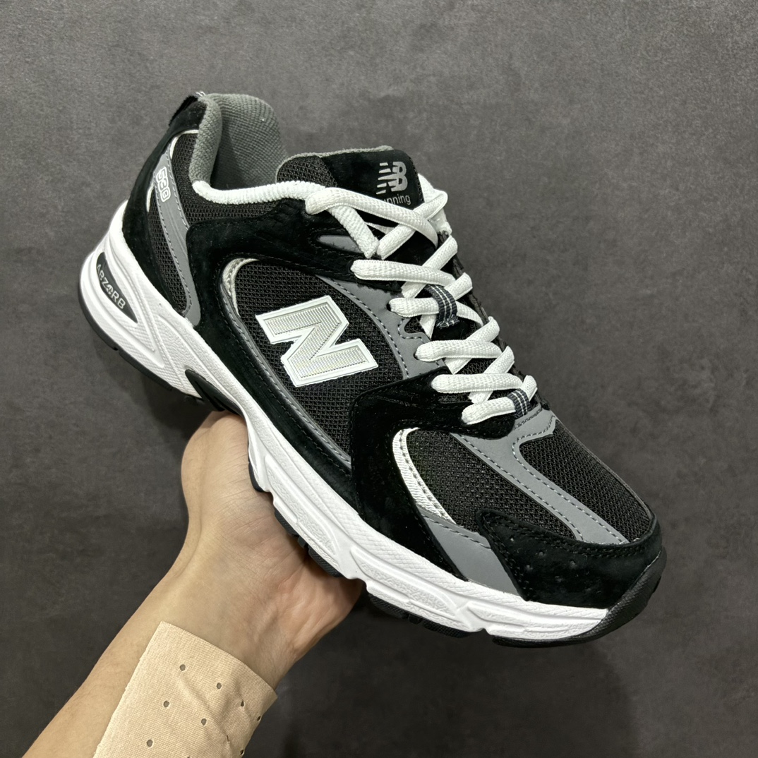 图片[3]-【小PF纯原】New Balance 530 NB530 男女休闲慢跑鞋 MR530CCnn原pf纯原工厂出品n保留原有的版型 清洁度和品质n材料有微调整 价格更具性价比n日韩出口特供订单配套商长期套现长期补货 全新货品正常出厂触屏不到的单价 超级跑量款全套原楦原纸板原厂数据开发 进口三明治网面原装进口翻毛皮料正确绒感卡色 正确中底拉帮中底网布细节 采用轻质牛剖革拼接透气网眼衬垫织物鞋面材质 T-Beam大底提供足步弓支撑 保持步态稳定 后跟搭载外露缓震胶 鞋身整体以各种深浅不一的灰色覆盖 鞋头以淡蓝色调装饰 网眼衬垫通过不规律的色块实现做旧的美感 泛黄的鞋底更是进一步增添了复古气息  尺码：36 37 37.5 38 38.5 39.5 40 40.5 41.5 42 42.5 43 44 44.5 45 编码：NM220240-莆田鞋批发中心