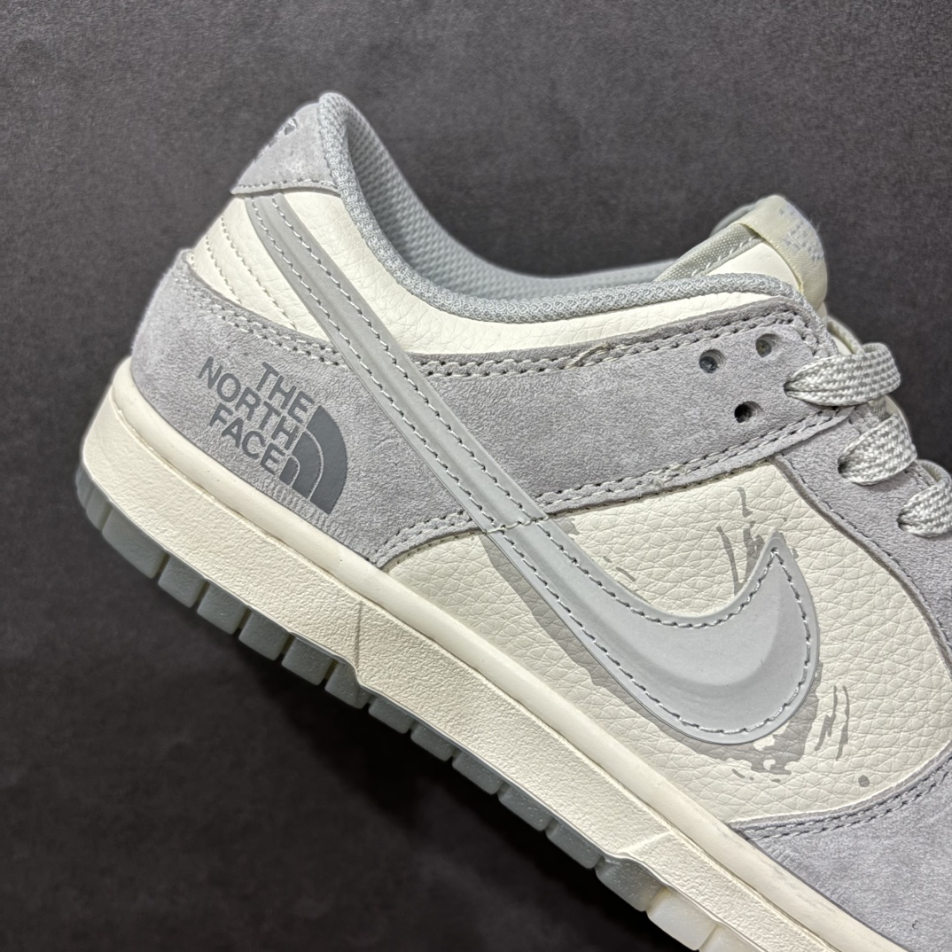 图片[6]-【定制版】Nike SB Dunk Low x The North Face x CDG 白灰小钩满天星n纯原大厂出品 极力推荐n原装头层材料 独家版型蒸餾加工n帶來的是更好的视觉和脚感体验n大厂纯原品质出货 清洁度 电绣工艺皮料切割干净无任何毛边 细节完美 官方货号：DM6868 017 尺码：36 36.5 37.5 38 38.5 39 40 40.5 41 42 42.5 43 44 44.5 45 编码：HXS320340-莆田鞋批发中心