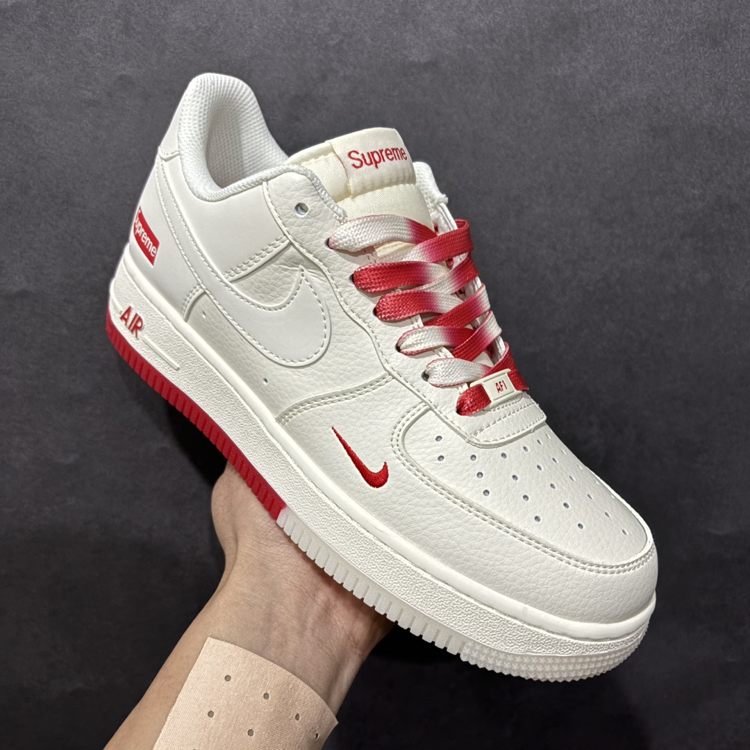 图片[3]-【公司级】Nike Air Force 1 Low 07 x Supreme 白红小钩n原楦头原纸板 打造纯正低帮空军版型 专注外贸渠道 全掌内置蜂窝气垫原盒配件 原厂中底钢印、拉帮完美官方货号：BB7577 216 Size：36 36.5 37.5 38 38.5 39 40 40.5 41 42 42.5 43 44 44.5 45 编码：HXS310320-莆田鞋批发中心