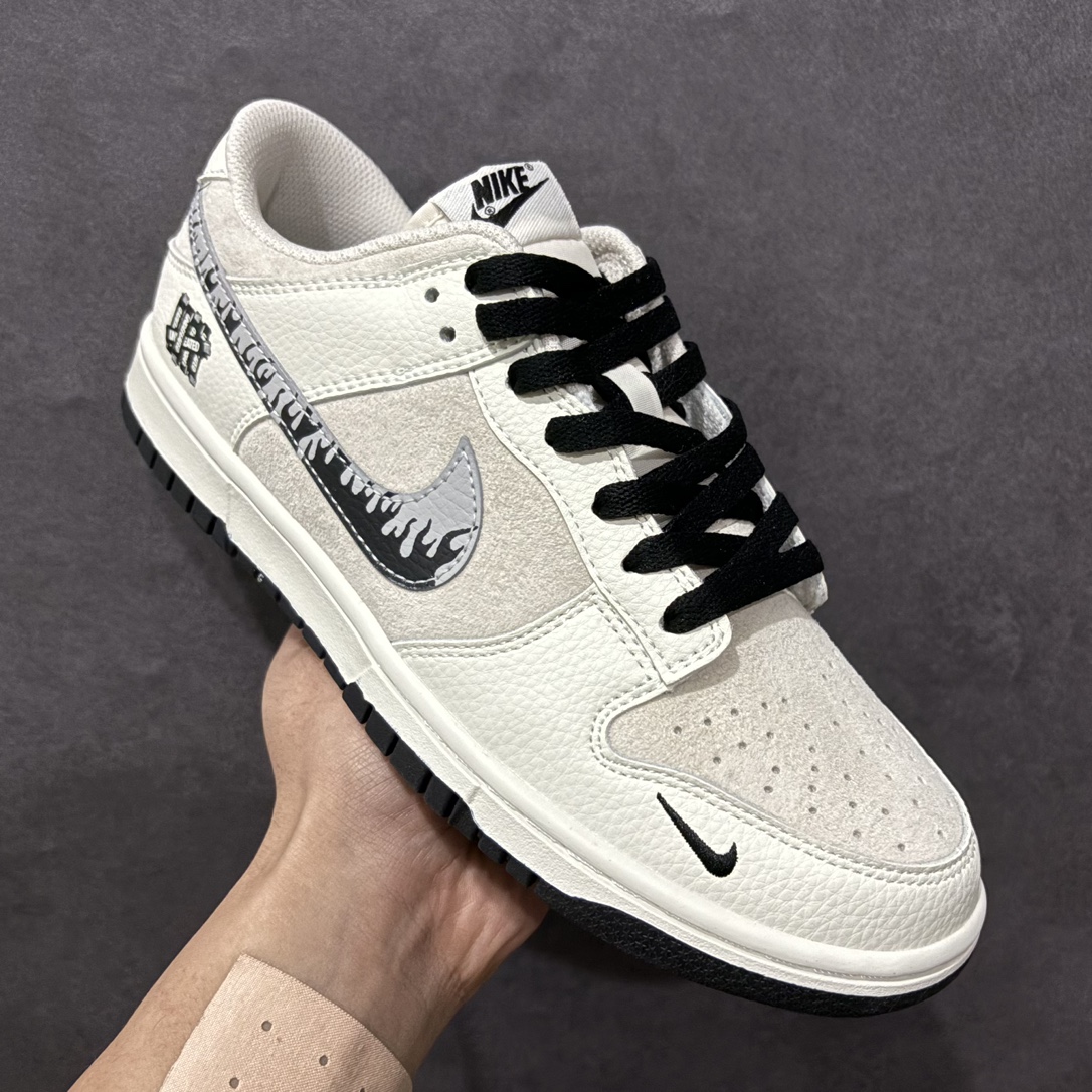 图片[3]-【定制版】Nike SB Dunk Low x UNDEFEATED 白黑小钩火焰涂鸦n纯原大厂出品 极力推荐n原装头层材料 独家版型蒸餾加工n帶來的是更好的视觉和脚感体验n大厂纯原品质出货 清洁度 电绣工艺皮料切割干净无任何毛边 细节完美 官方货号：DJ2024 068 尺码：36 36.5 37.5 38 38.5 39 40 40.5 41 42 42.5 43 44 44.5 45  编码：HXS320340-莆田鞋批发中心