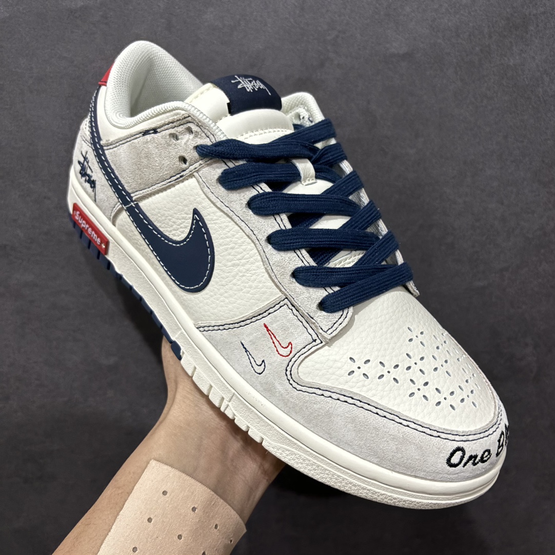 图片[3]-【定制版】Nike SB Dunk Low x Supreme x Stussy 米蓝双小钩n纯原大厂出品 极力推荐n原装头层材料 独家版型蒸餾加工n帶來的是更好的视觉和脚感体验n大厂纯原品质出货 清洁度 电绣工艺皮料切割干净无任何毛边 细节完美 官方货号：MM1089 032 尺码：36 36.5 37.5 38 38.5 39 40 40.5 41 42 42.5 43 44 44.5 45  编码：HXS320340-莆田鞋批发中心