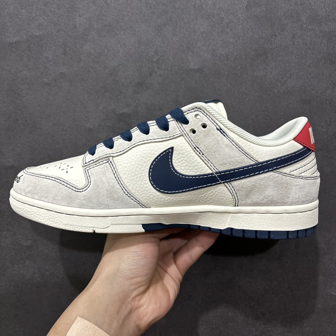 图片[2]-【定制版】Nike SB Dunk Low x Supreme x Stussy 米蓝双小钩n纯原大厂出品 极力推荐n原装头层材料 独家版型蒸餾加工n帶來的是更好的视觉和脚感体验n大厂纯原品质出货 清洁度 电绣工艺皮料切割干净无任何毛边 细节完美 官方货号：MM1089 032 尺码：36 36.5 37.5 38 38.5 39 40 40.5 41 42 42.5 43 44 44.5 45  编码：HXS320340-莆田鞋批发中心