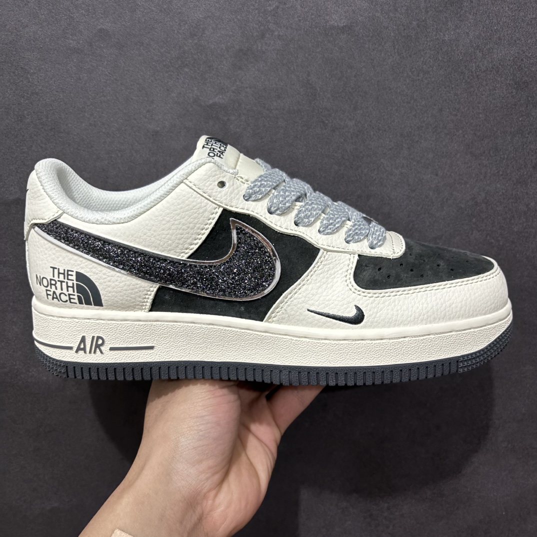 【定制版】Nike Air Force 1 Low 07 x The North Face 米黑小钩满天星n原楦头原纸板 打造纯正低帮空军版型 专注外贸渠道 全掌内置蜂窝气垫原盒配件 原厂中底钢印、拉帮完美官方货号：QY6818 527 Size：36 36.5 37.5 38 38.5 39 40 40.5 41 42 42.5 43 44 44.5 45 编码：CC280300-莆田鞋批发中心