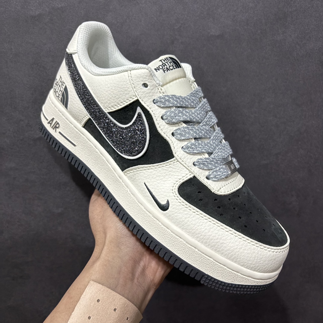 图片[3]-【定制版】Nike Air Force 1 Low 07 x The North Face 米黑小钩满天星n原楦头原纸板 打造纯正低帮空军版型 专注外贸渠道 全掌内置蜂窝气垫原盒配件 原厂中底钢印、拉帮完美官方货号：QY6818 527 Size：36 36.5 37.5 38 38.5 39 40 40.5 41 42 42.5 43 44 44.5 45 编码：CC280300-莆田鞋批发中心