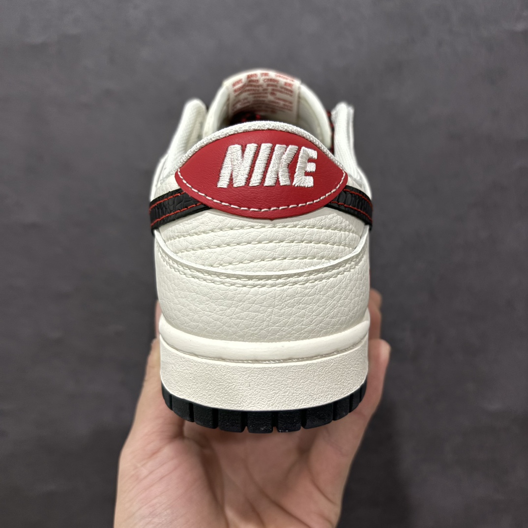 图片[4]-【定制版】NIKE SB Dunk Low x Supreme 蛇年现代 白黑小钩满天星n公司级出品 极力推荐n原装头层材料 独家版型蒸餾加工n帶來的是更好的视觉和脚感体验n大厂纯原品质出货 清洁度 电绣工艺皮料切割干净无任何毛边 细节完美官方货号：XX9935 035 尺码： 36 36.5 37.5 38 38.5 39 40 40.5 41 42 42.5 43 44 44.5 45 编码：CC280300-莆田鞋批发中心