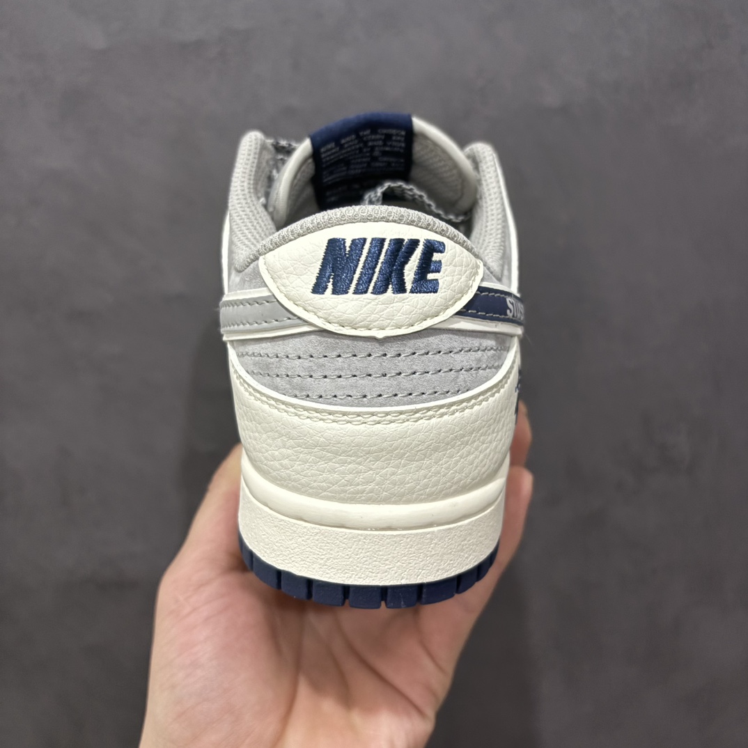 图片[4]-【定制版】Nike SB Dunk Low x Stussy 米灰双钩满天星n纯原大厂出品 极力推荐n原装头层材料 独家版型蒸餾加工n帶來的是更好的视觉和脚感体验n大厂纯原品质出货 清洁度 电绣工艺皮料切割干净无任何毛边 细节完美 官方货号：DM6868 009 尺码：36 36.5 37.5 38 38.5 39 40 40.5 41 42 42.5 43 44 44.5 45  编码：HXS320340-莆田鞋批发中心