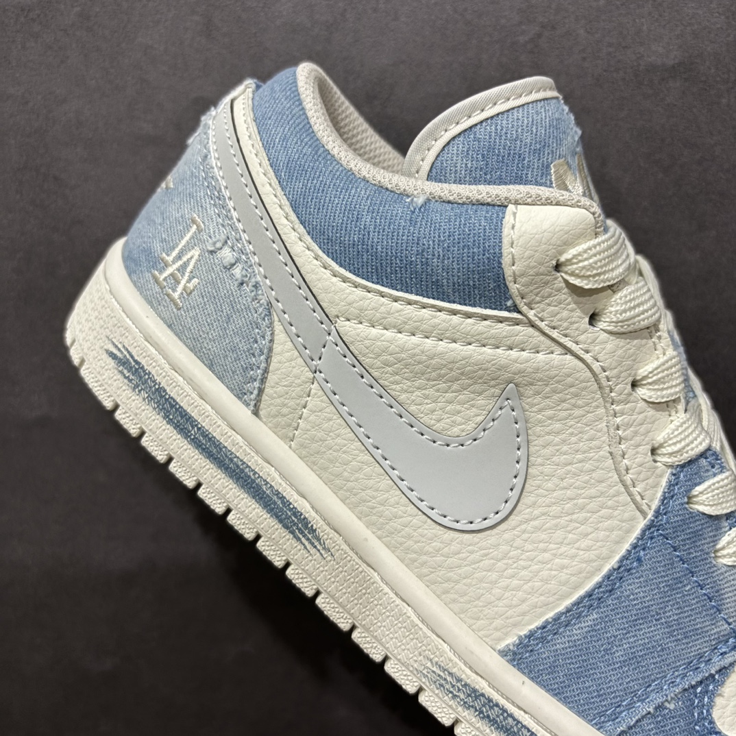 图片[6]-【定制版】MLB x Air Jordan 1 Low 复古蓝牛仔n此款主张打破传统的工业化流水线设计限制，以Made by ideas的超级创意为理念，集结众多潮流设计师，结合时下最ing潮流风尚，为潮流爱好者打造彰品自我的专属潮品。同时尊重每个年轻人对于潮流的理解与选择，主张“让每个年轻人塑造自己的潮流”。 货号：DC2024-027 Size：36 36.5 37.5 38 38.5 39 40 40.5 41 42 42.5 43 44 44.5 45 编码：HXS260280-莆田鞋批发中心