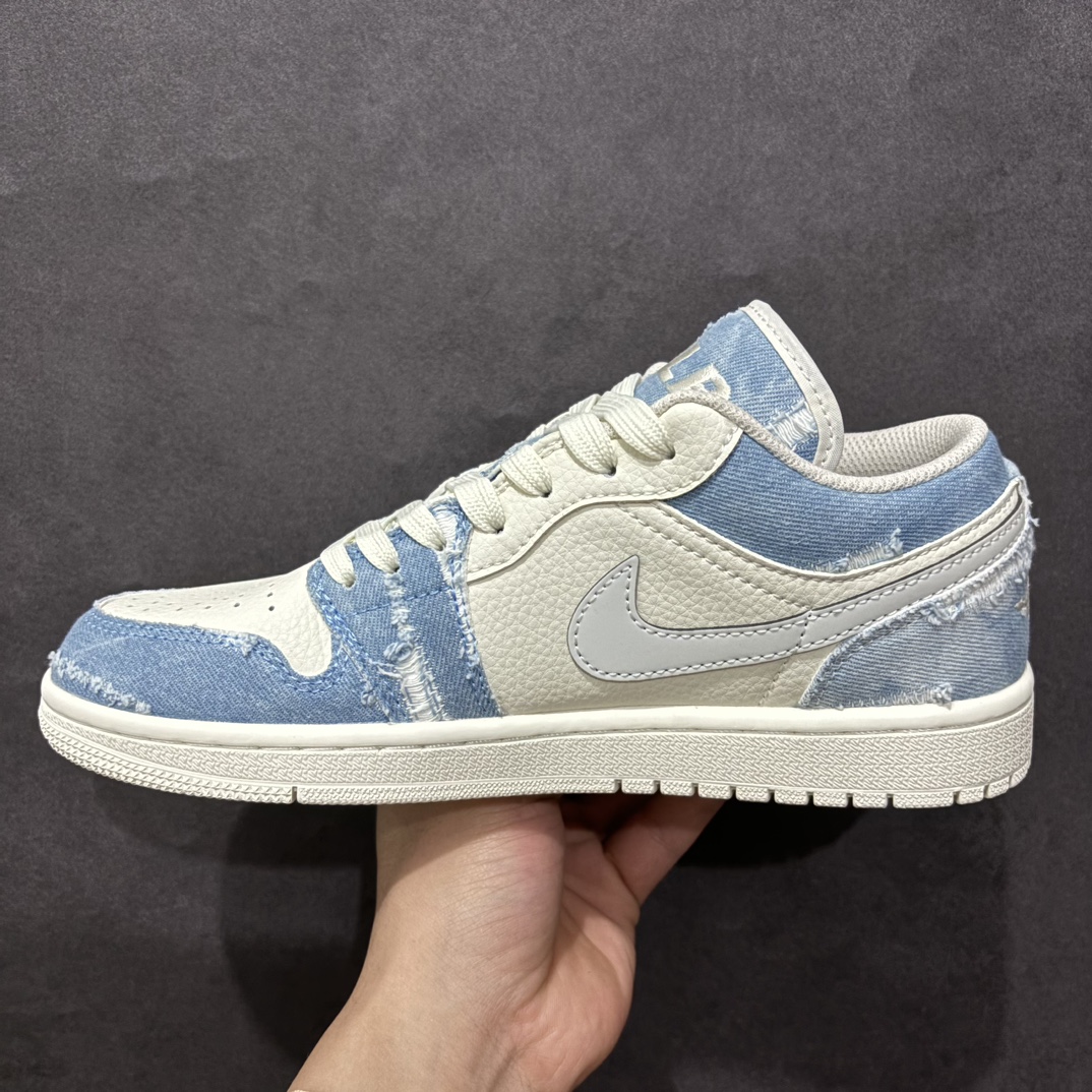 图片[2]-【定制版】MLB x Air Jordan 1 Low 复古蓝牛仔n此款主张打破传统的工业化流水线设计限制，以Made by ideas的超级创意为理念，集结众多潮流设计师，结合时下最ing潮流风尚，为潮流爱好者打造彰品自我的专属潮品。同时尊重每个年轻人对于潮流的理解与选择，主张“让每个年轻人塑造自己的潮流”。 货号：DC2024-027 Size：36 36.5 37.5 38 38.5 39 40 40.5 41 42 42.5 43 44 44.5 45 编码：HXS260280-莆田鞋批发中心