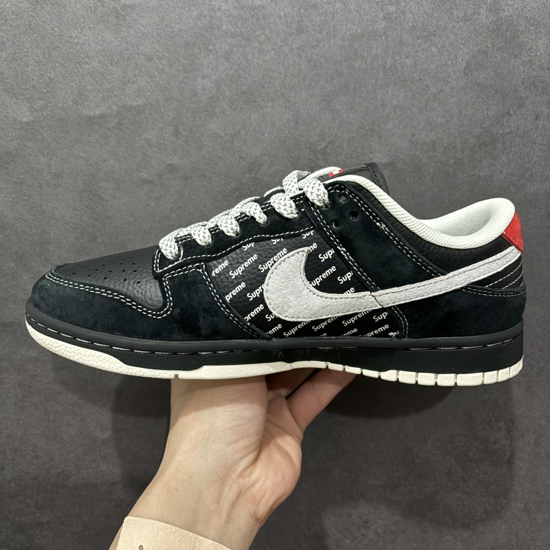 图片[2]-【定制版】Nk SB Dunk Low Supreme联名 黑灰勾 周年高端定制 低帮休闲板鞋n#定制鞋盒 大厂纯原品质出货 超高清洁度 皮料切割干净无任何毛边 细节完美货号：XS1086-011 尺码：36 36.5 37.5 38 38.5 39 40 40.5 41 42 42.5 43 44 44.5 45 编码：HXS320340-莆田鞋批发中心