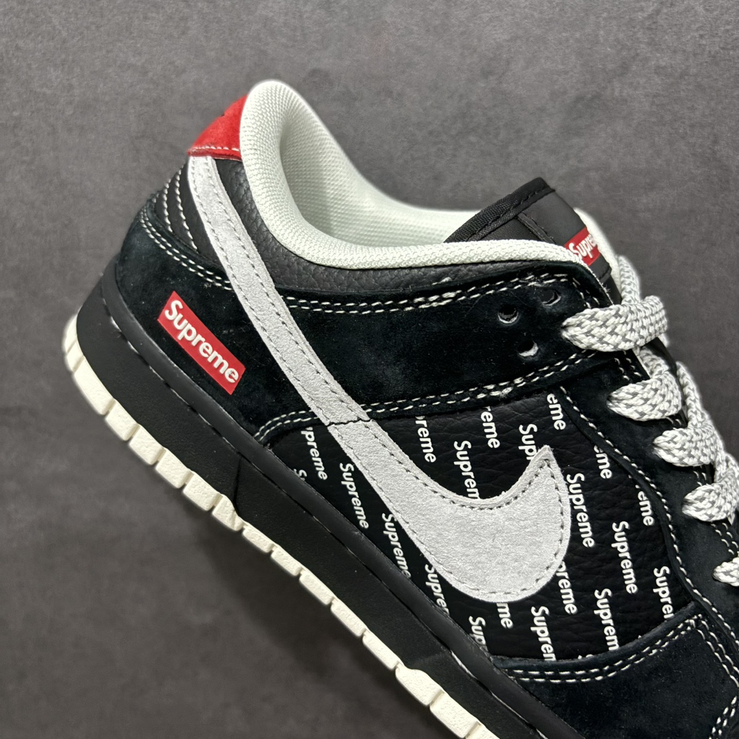 图片[6]-【定制版】Nk SB Dunk Low Supreme联名 黑灰勾 周年高端定制 低帮休闲板鞋n#定制鞋盒 大厂纯原品质出货 超高清洁度 皮料切割干净无任何毛边 细节完美货号：XS1086-011 尺码：36 36.5 37.5 38 38.5 39 40 40.5 41 42 42.5 43 44 44.5 45 编码：HXS320340-莆田鞋批发中心