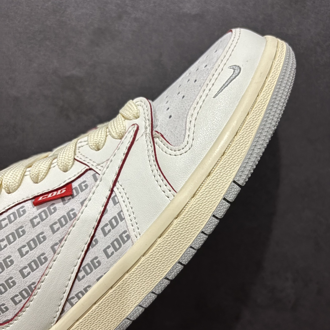 图片[5]-【定制版】Fragment x Travis Scott x 北面nAir Jordan 1 Low 三方联名倒钩性价比原盒出货 全新的三方联名低帮倒钩鞋面延续了黑脚趾设计，整双鞋以全荔枝皮打造，腰身搭配白色「倒勾」，再点缀上Travis Scott 标志性的Logo，后跟处以藤原浩最拿手的蓝色为主色调，完善极具Fragment Design的白蓝黑设计风格，左右脚分别以Travis Scott鬼脸和乔丹飞翼加以修饰，彰显出三方联名的奢华格调。 官方货号：AG3702 808 Size：36 36.5 37.5 38 38.5 39 40 40.5 41 42 42.5 43 44 44.5 45   编码：HXS320340-莆田鞋批发中心