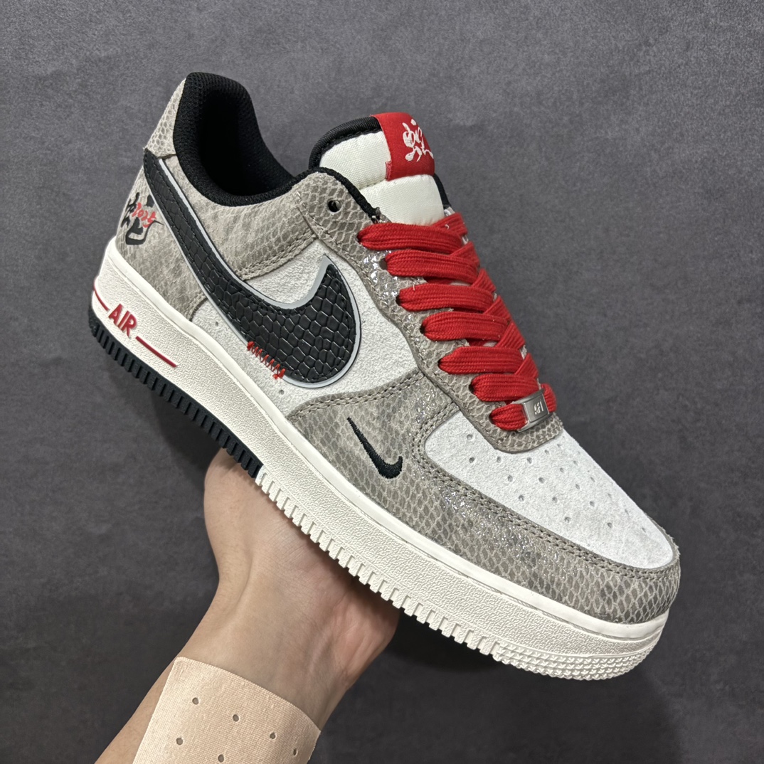 图片[3]-【公司级】Nike Air Force 1 Low 07 蛇年限定 米棕黑小钩n原楦头原纸板 打造纯正低帮空军版型 专注外贸渠道 全掌内置蜂窝气垫原盒配件 原厂中底钢印、拉帮完美官方货号：DM6688 009 Size：36 36.5 37.5 38 38.5 39 40 40.5 41 42 42.5 43 44 44.5 45 编码：HXS310320-莆田鞋批发中心