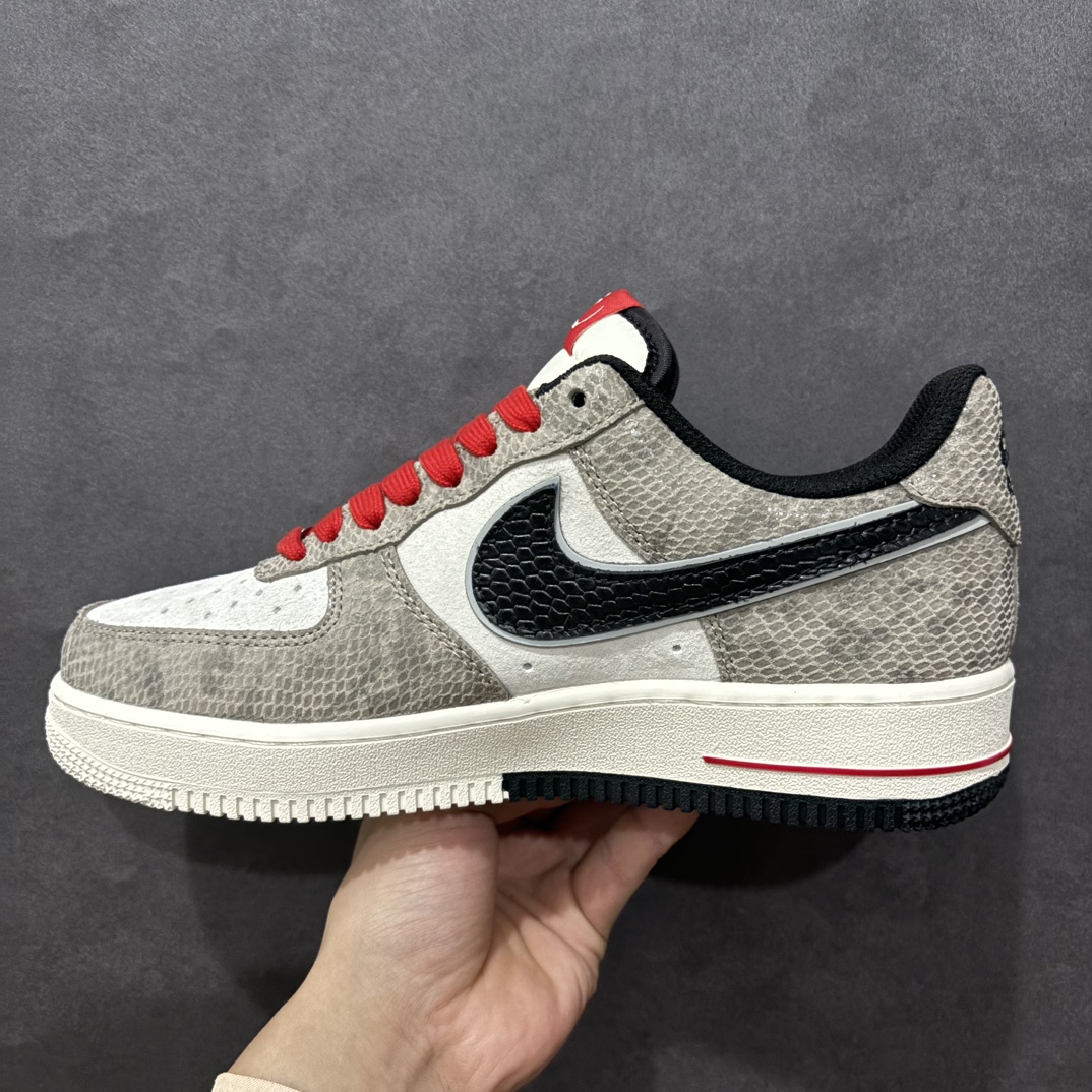 图片[2]-【公司级】Nike Air Force 1 Low 07 蛇年限定 米棕黑小钩n原楦头原纸板 打造纯正低帮空军版型 专注外贸渠道 全掌内置蜂窝气垫原盒配件 原厂中底钢印、拉帮完美官方货号：DM6688 009 Size：36 36.5 37.5 38 38.5 39 40 40.5 41 42 42.5 43 44 44.5 45 编码：HXS310320-莆田鞋批发中心