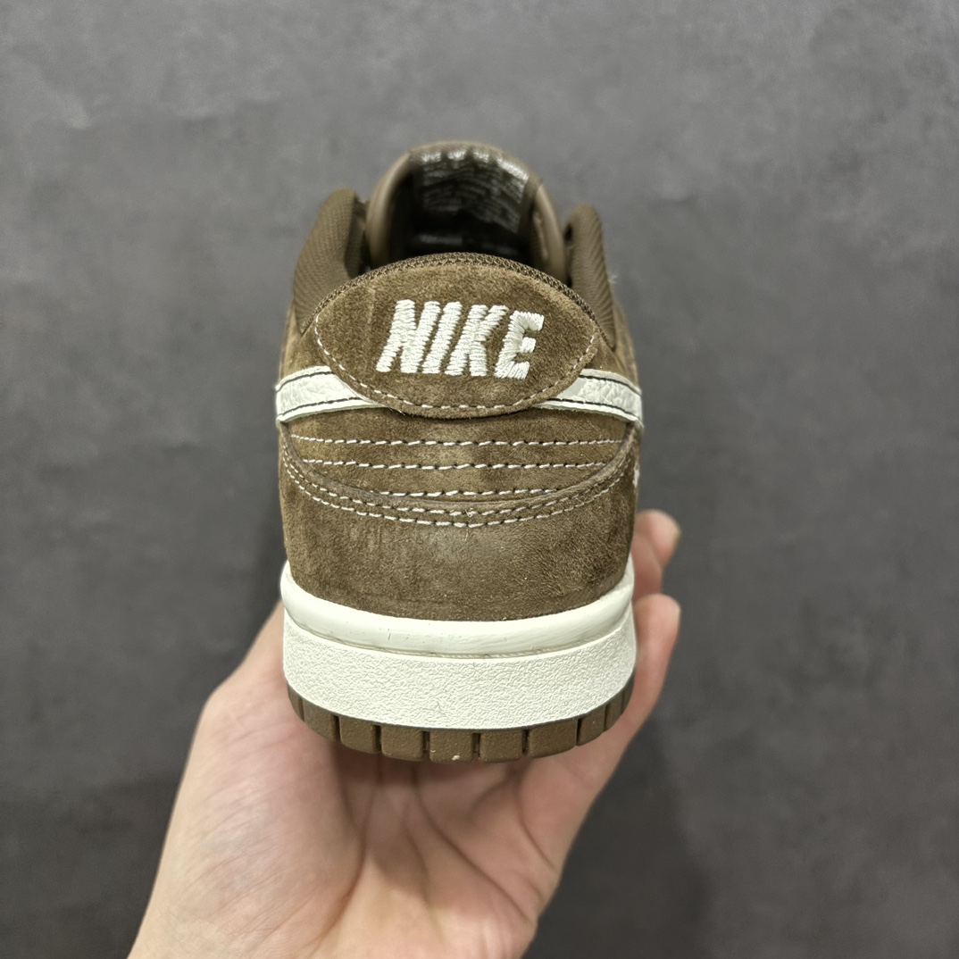 图片[4]-【定制版】Nike SB Dunk Low x Stussy 棕米小钩满天星n纯原大厂出品 极力推荐n原装头层材料 独家版型蒸餾加工n帶來的是更好的视觉和脚感体验n大厂纯原品质出货 清洁度 电绣工艺皮料切割干净无任何毛边 细节完美 官方货号：CY5979 103 尺码：36 36.5 37.5 38 38.5 39 40 40.5 41 42 42.5 43 44 44.5 45  编码：LF320340-莆田鞋批发中心