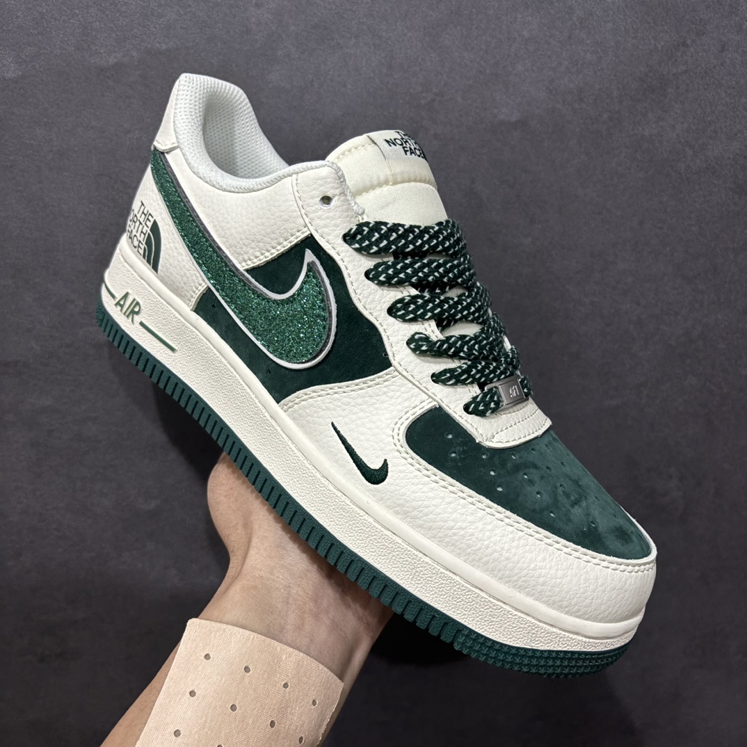 图片[3]-【定制版】Nike Air Force 1 Low 07 x The North Face 白绿小钩满天星n原楦头原纸板 打造纯正低帮空军版型 专注外贸渠道 全掌内置蜂窝气垫原盒配件 原厂中底钢印、拉帮完美官方货号：QY6818 528 Size：36 36.5 37.5 38 38.5 39 40 40.5 41 42 42.5 43 44 44.5 45 编码：CC280300-莆田鞋批发中心