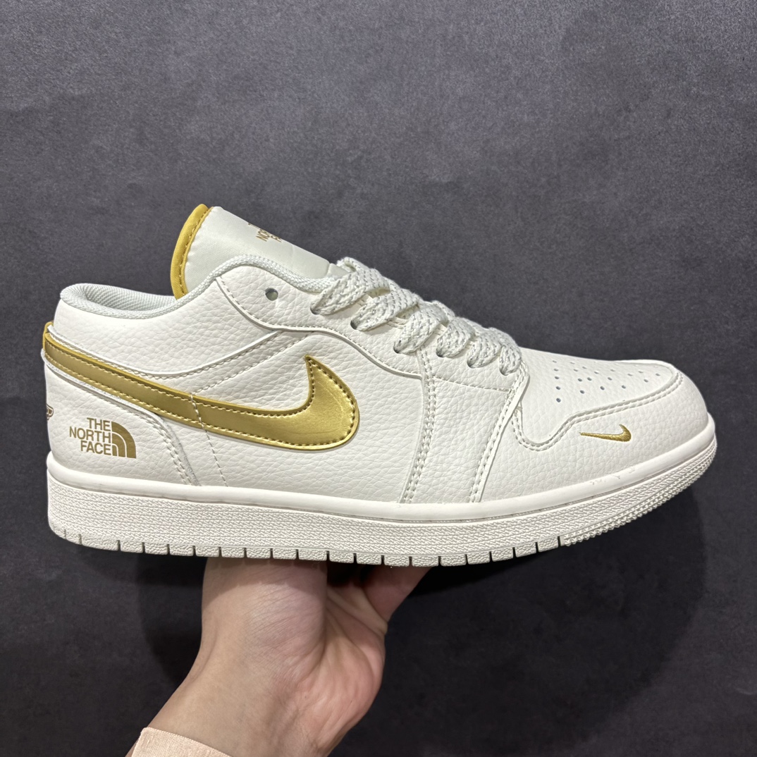 【定制版】Air Jordan 1 Retro Low x The North Face 白金小钩满天星n官方同步新色 原装级产物n拒绝公底 立体鞋型 细节完美 高清洁度购置公司同步原材料 原汁原味 忠于原版 货号：XX2419 019n码数：36 36.5 37.5 38 38.5 39 40 40.5 41 42 42.5 43 44 44.5 45 编码：CC280300-莆田鞋批发中心