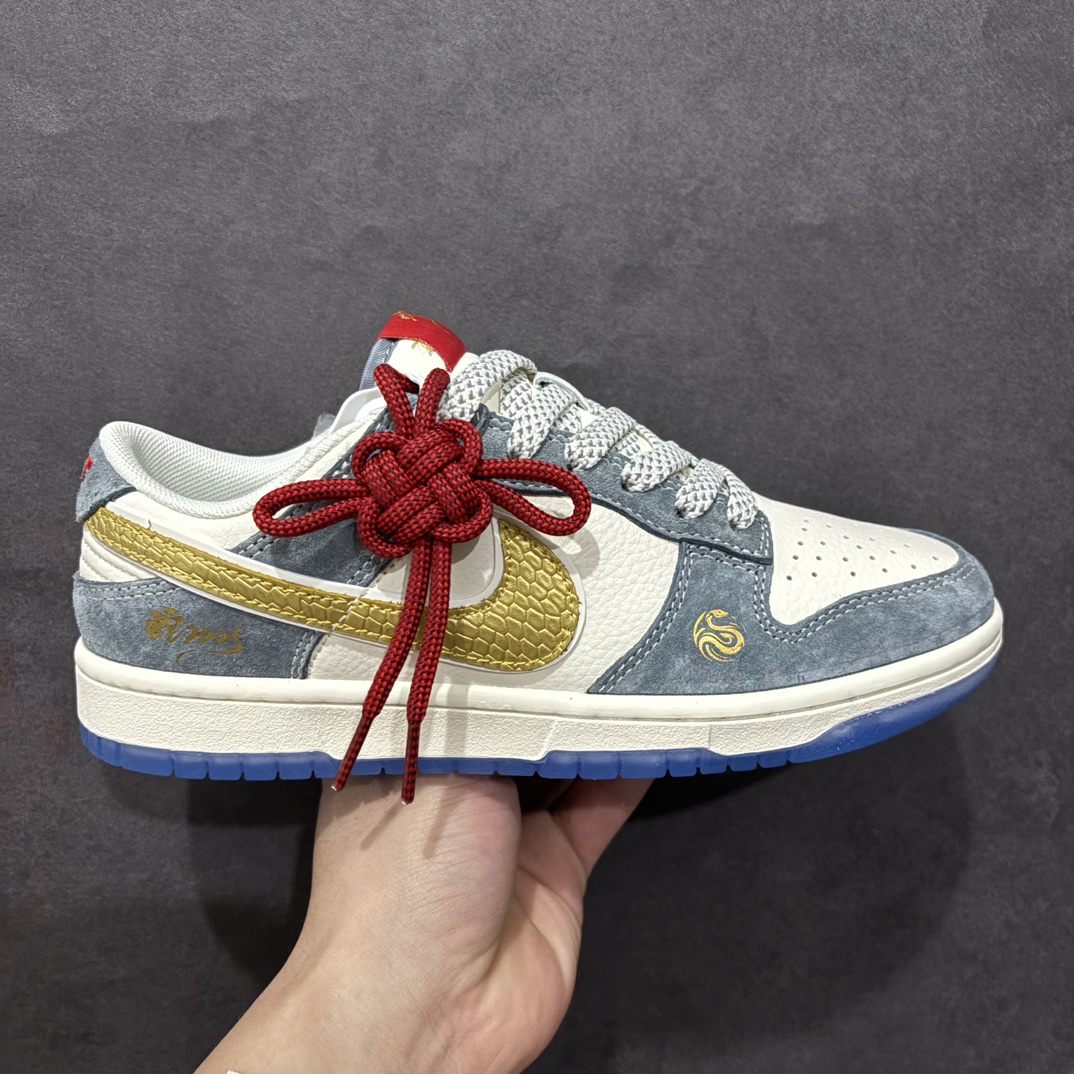 【公司级】Nk SB Dunk Low 蛇年限定-金蛇 周年高端定制 低帮休闲板鞋 XX3168-116rn#定制鞋盒 大厂纯原品质出货 超高清洁度 皮料切割干净无任何毛边 细节完美 r 尺码：36 36.5 37.5 38 38.5 39 40 40.5 41 42 42.5 43 44 44.5 45  编码：HXS320340-莆田鞋批发中心