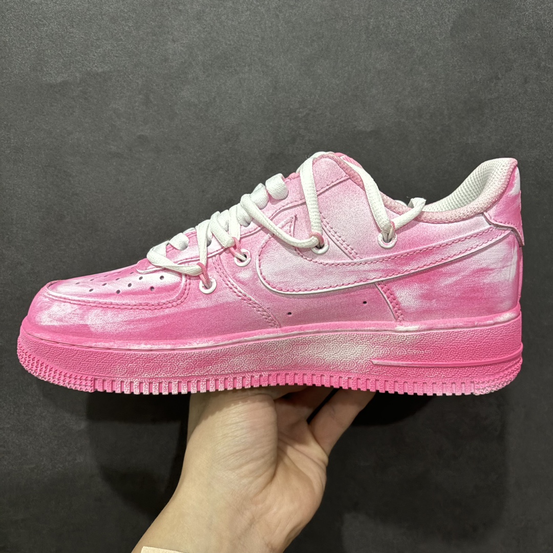 图片[2]-【公司级】Nk Air Force 1\’07 Low 迷幻粉 空军一号低帮休闲板鞋 YY2024-727rn#用玫粉色铺色，运用粉刷手法，作出渐变艺术效果，再加上双鞋带，整体简约高级，颜色鲜艳又耐看。r 尺码：36 36.5 37.5 38 38.5 39 40 40.5 41 42 42.5 43 44 44.5 45 编码：HXS310320-莆田鞋批发中心