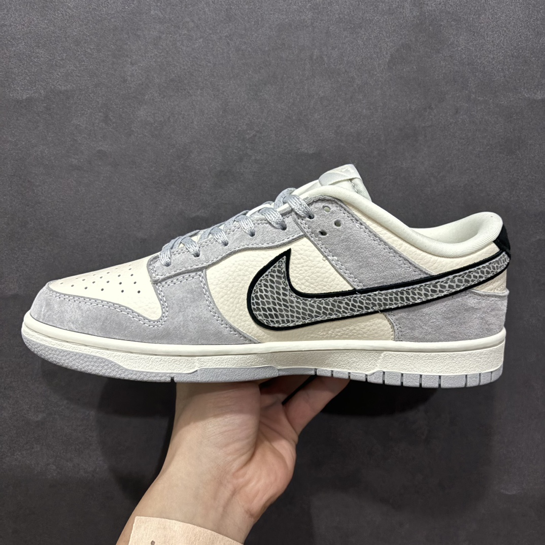 图片[2]-【定制版】Nk SB Dunk Low 北面蛇年系列 灰白灰勾 周年高端定制 低帮休闲板鞋 KK1333-019rn#定制鞋盒 大厂纯原品质出货 超高清洁度 皮料切割干净无任何毛边 细节完美 r 尺码：36 36.5 37.5 38 38.5 39 40 40.5 41 42 42.5 43 44 44.5 45  编码：HXS320340-莆田鞋批发中心