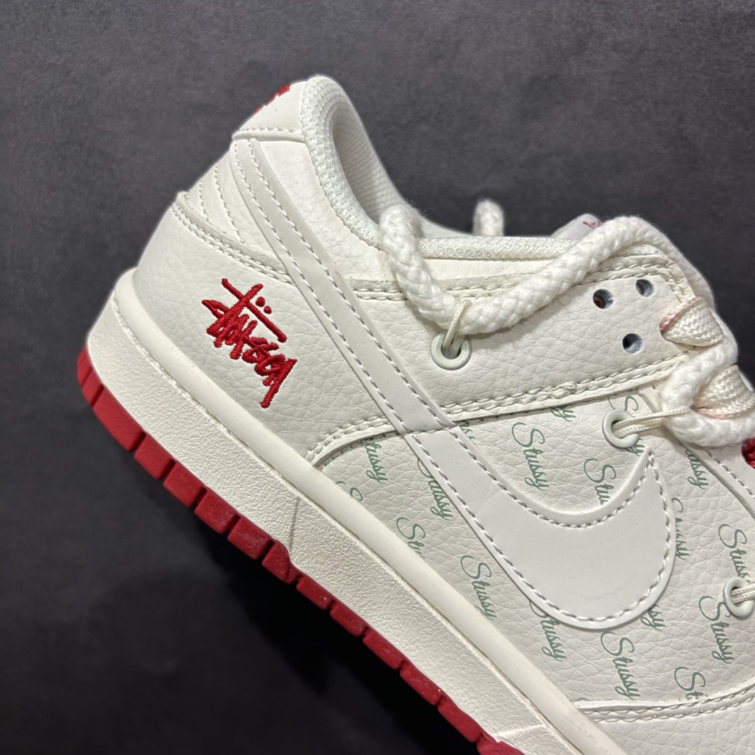 图片[6]-【定制版】Nike SB Dunk Low x Stussy 白红小钩绑带n纯原大厂出品 极力推荐n原装头层材料 独家版型蒸餾加工n帶來的是更好的视觉和脚感体验n大厂纯原品质出货 清洁度 电绣工艺皮料切割干净无任何毛边 细节完美 官方货号：SJ2068 259A 尺码：36 36.5 37.5 38 38.5 39 40 40.5 41 42 42.5 43 44 44.5 45  编码：HXS340360-莆田鞋批发中心