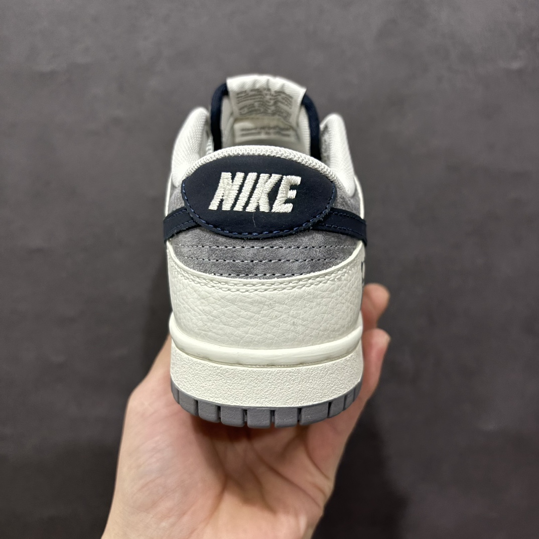 图片[4]-【定制版】海外爆款限量发售！高端定制Nike SB Dunk Low“暴力熊联名——白灰深蓝钩周年高端定制 低帮休闲板鞋 定制鞋盒 大厂纯原品质出货 超高清洁度 皮料切割干净无任何毛边 细节完美货号：CY5979-105nSize:36 36.5 37.5 38 38.5 39 40 40.5 41 42 42.5 43 44 44.5 45 编码：QF300320-莆田鞋批发中心