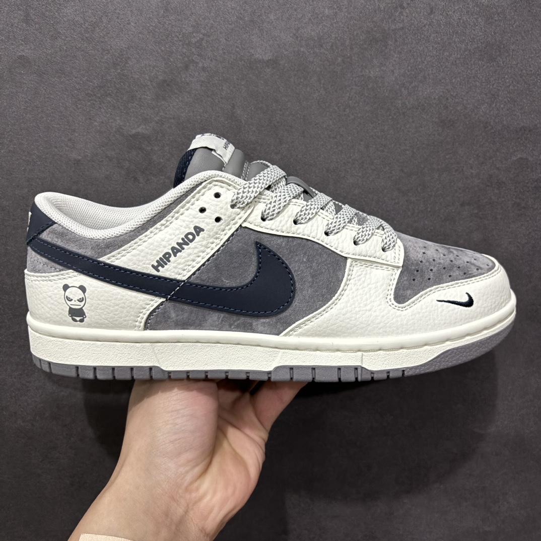 【定制版】海外爆款限量发售！高端定制Nike SB Dunk Low“暴力熊联名——白灰深蓝钩周年高端定制 低帮休闲板鞋 定制鞋盒 大厂纯原品质出货 超高清洁度 皮料切割干净无任何毛边 细节完美货号：CY5979-105nSize:36 36.5 37.5 38 38.5 39 40 40.5 41 42 42.5 43 44 44.5 45 编码：QF300320-莆田鞋批发中心