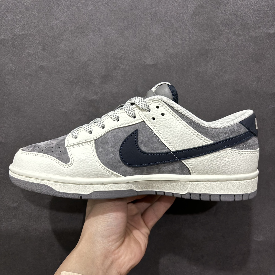 图片[2]-【定制版】海外爆款限量发售！高端定制Nike SB Dunk Low“暴力熊联名——白灰深蓝钩周年高端定制 低帮休闲板鞋 定制鞋盒 大厂纯原品质出货 超高清洁度 皮料切割干净无任何毛边 细节完美货号：CY5979-105nSize:36 36.5 37.5 38 38.5 39 40 40.5 41 42 42.5 43 44 44.5 45 编码：QF300320-莆田鞋批发中心