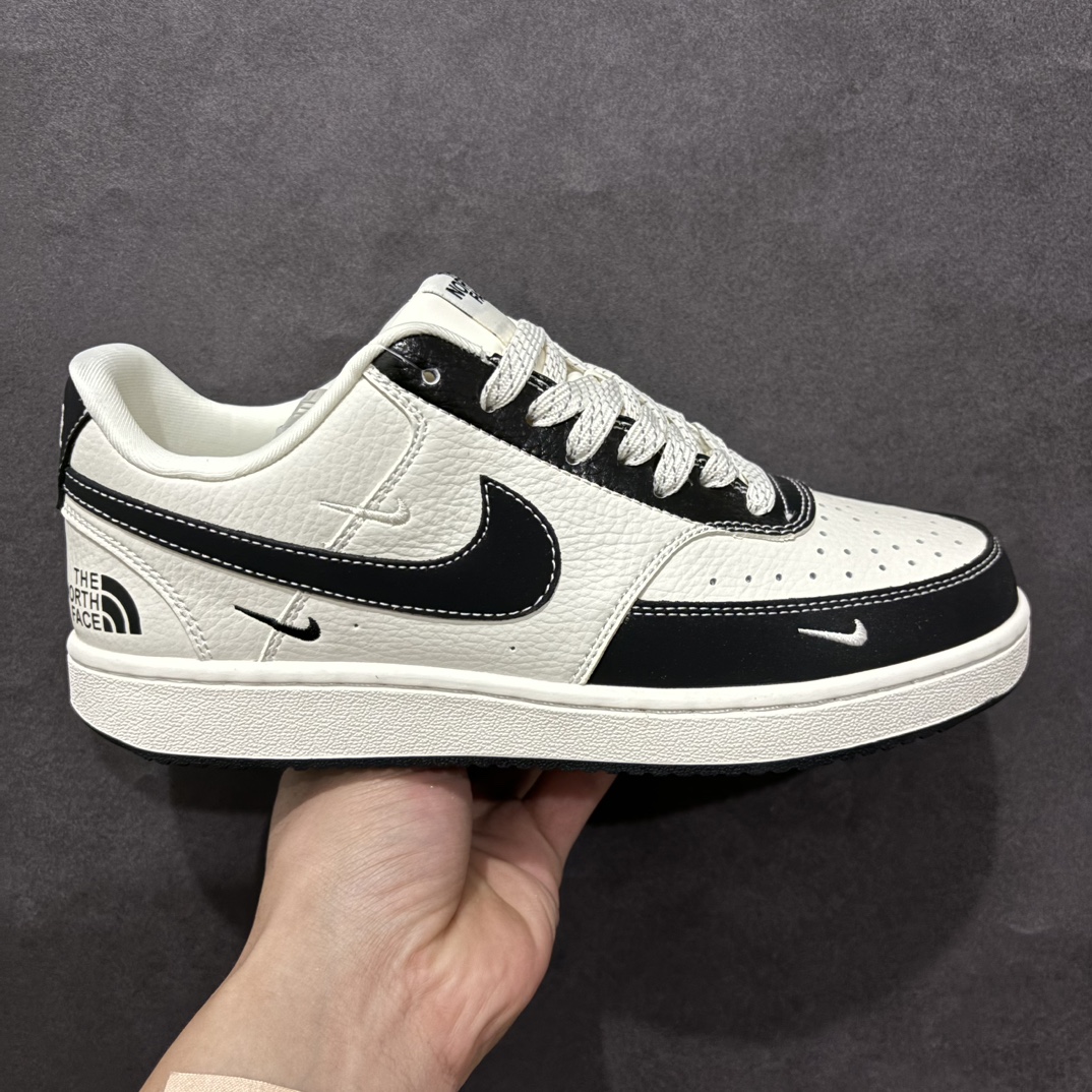 【定制版】Nike Court Vision Low x The North Face 白黑三小钩满天星n休闲运动板鞋 纯原版本n低帮百搭透气休闲运动板鞋，经典耐用的设计n兼顾舒适脚感和出众风范，演绎匠心之作n结构性的支撑贴合感结合复古篮球设计，塑就场外全明星风范官方货号: FD5188 118n码数：36 36.5 37.5 38 38.5 39 40 40.5 41 42 42.5 43 44 44.5 45 编码：CC260280-莆田鞋批发中心