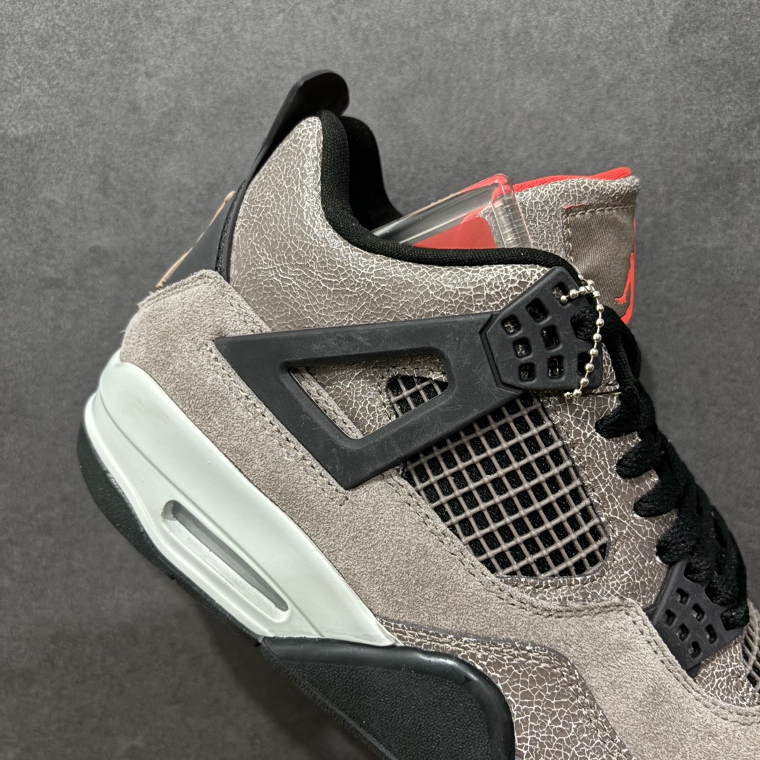 图片[6]-【头层跑量版】Air Jordan AJ4 Retro 系列n区分市面的各种假特价n全头层皮料 大底有正确刷漆n真材实料 做工扎实 拒绝劣质品质n原纸板楦头开发 完美鞋型 鞋柜必备鞋款 终端现货供应品质可见 真正好货福利白菜价💪🏻 尺码：40-46含半码 编码：WE260280-莆田鞋批发中心