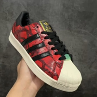  
【公司级】AD Originals Superstar 贝壳头 
CNY 蛇年限定 year of 