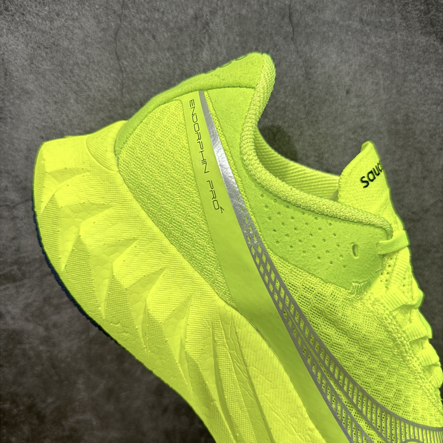 
【纯原版】SAUCONY索康尼 ENDORPHIN PRO4 啡鹏系列 男女低帮缓震跑步鞋 

注意