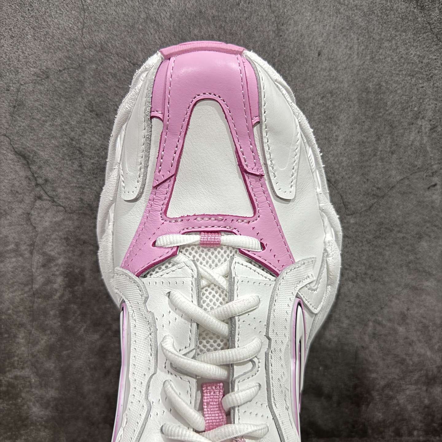  
【XA纯原】最新外贸批次 Balenciaga巴黎世家16代 MONDAY 白色

其前卫的设计、夸