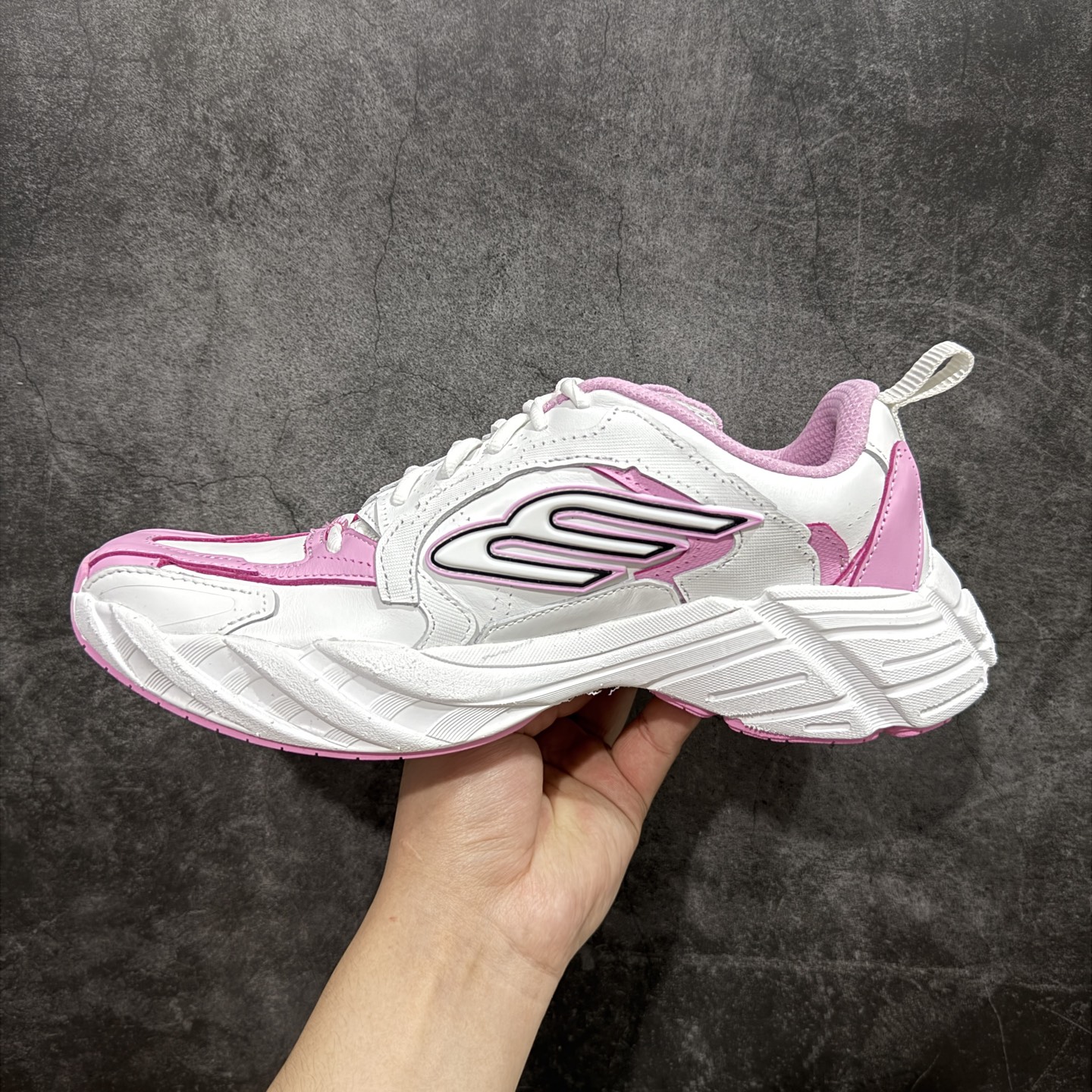  
【XA纯原】最新外贸批次 Balenciaga巴黎世家16代 MONDAY 白色

其前卫的设计、夸