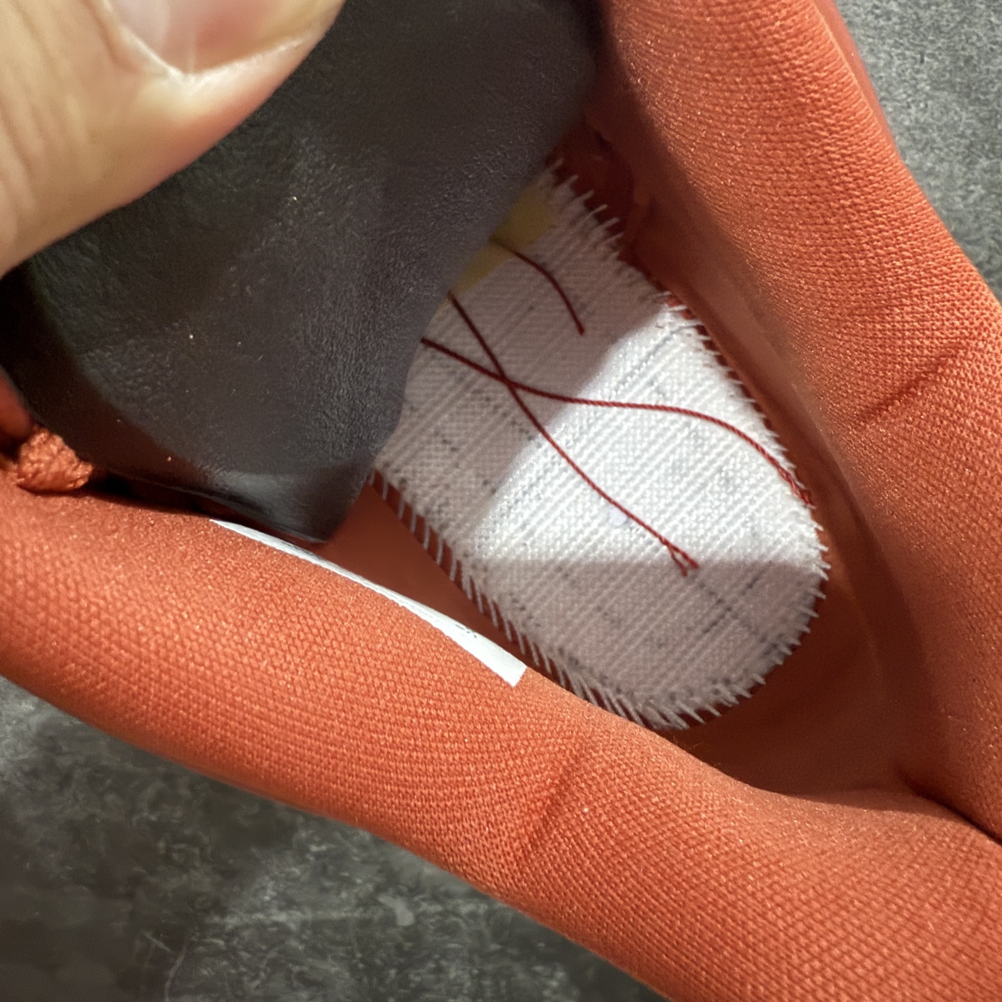 图片[8]-【原厂版】 Nigel Sylvester x Air Jordan AJ4 “Brick by Brick” 联名红砖 货号：HF4340-800 全新升级改良 原鞋原楦原纸板同源开发 完美呈现乔4的版型 内侧正确双色网格 还原细节 原厂皮料 正确气垫颜色 正确网格工艺 正确拉帮工艺 全鞋原装材料制作 原档案原模具打造 支持全方位与正品对比 尺码：40 40.5 41 42 42.5 43 44 44.5 45 46 47.5-选品中心