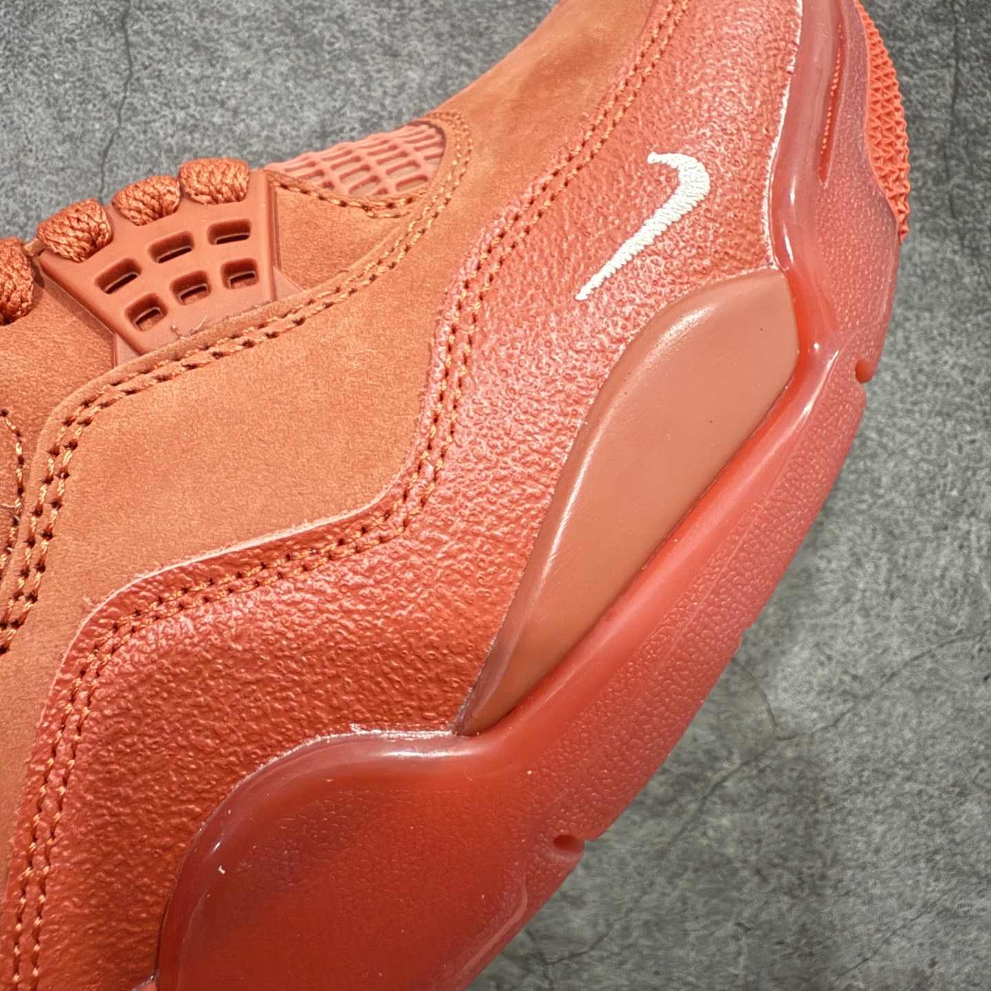 图片[2]-【原厂版】 Nigel Sylvester x Air Jordan AJ4 “Brick by Brick” 联名红砖 货号：HF4340-800 全新升级改良 原鞋原楦原纸板同源开发 完美呈现乔4的版型 内侧正确双色网格 还原细节 原厂皮料 正确气垫颜色 正确网格工艺 正确拉帮工艺 全鞋原装材料制作 原档案原模具打造 支持全方位与正品对比 尺码：40 40.5 41 42 42.5 43 44 44.5 45 46 47.5-选品中心