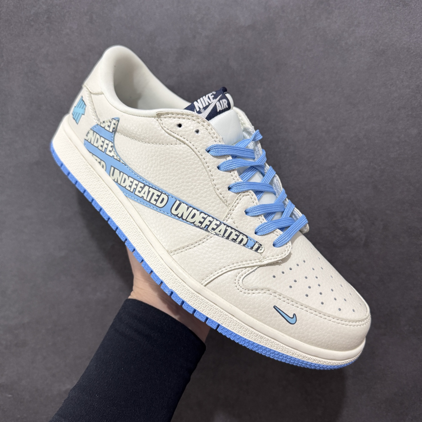 280 定制版Travis Scott x Fragment Design x Air Jordan 1 Low SP AJ1 UN联名 米蓝英文勾 低帮文化休闲板鞋 LD2025-013