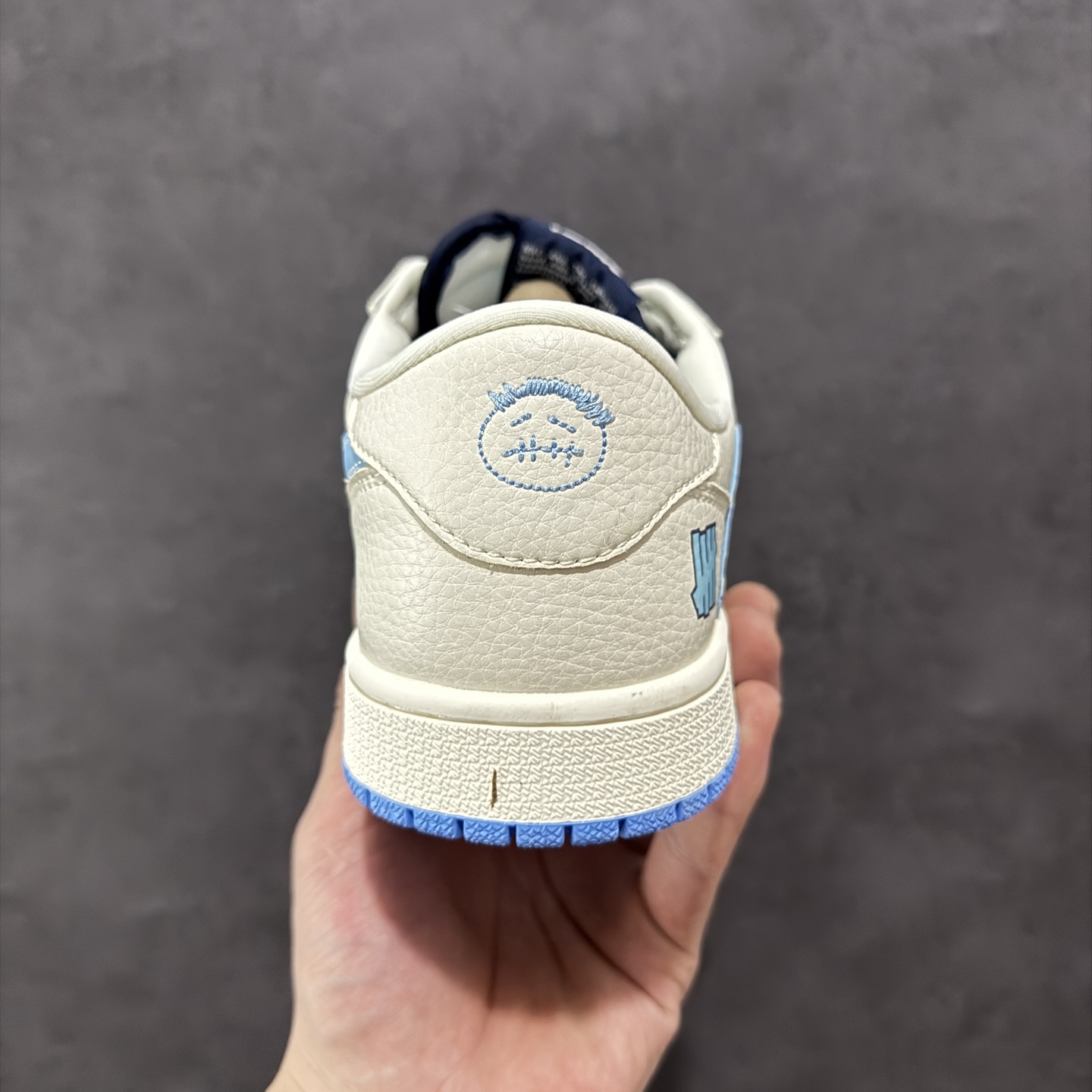 280 定制版Travis Scott x Fragment Design x Air Jordan 1 Low SP AJ1 UN联名 米蓝英文勾 低帮文化休闲板鞋 LD2025-013