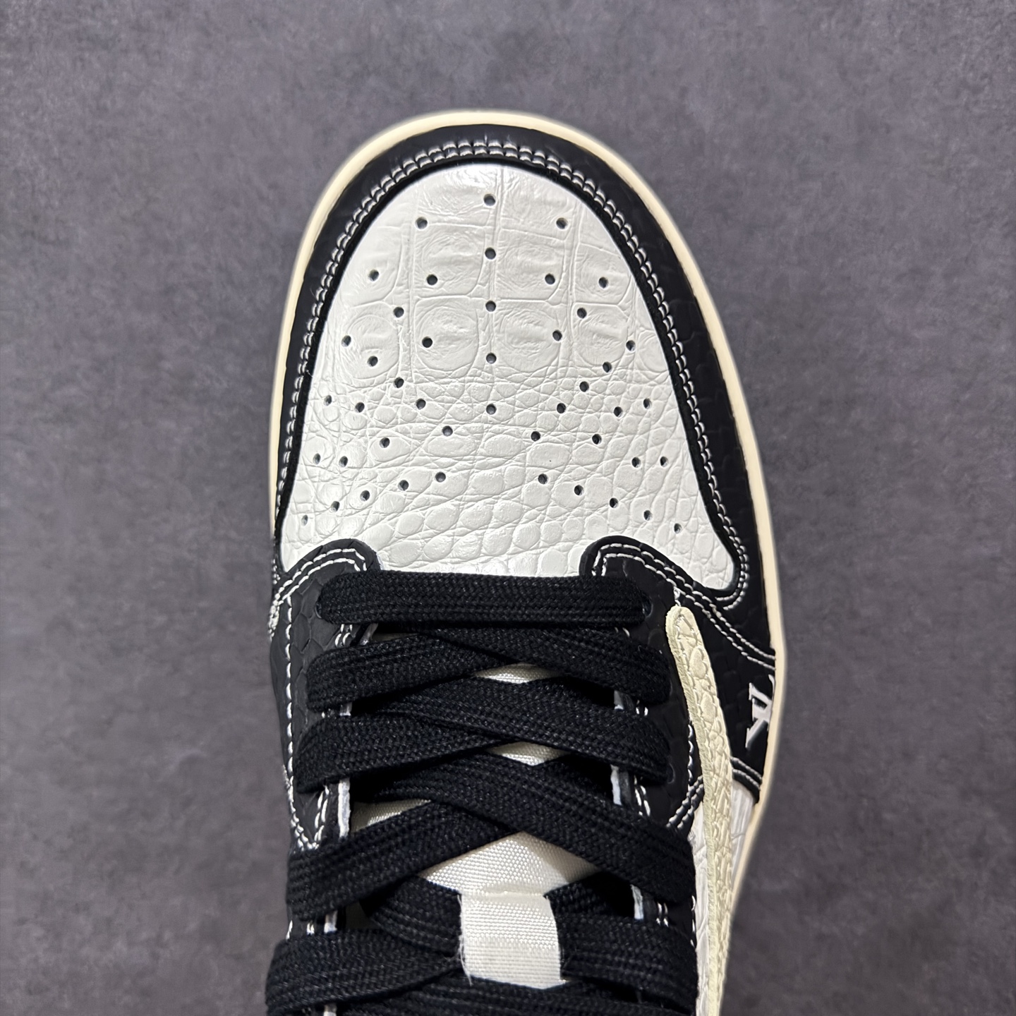 280 定制版Travis Scott x Fragment Design x Air Jordan 1 Low SP AJ1 LV联名 米黑鳄鱼纹 低帮文化休闲板鞋 XX3168-152