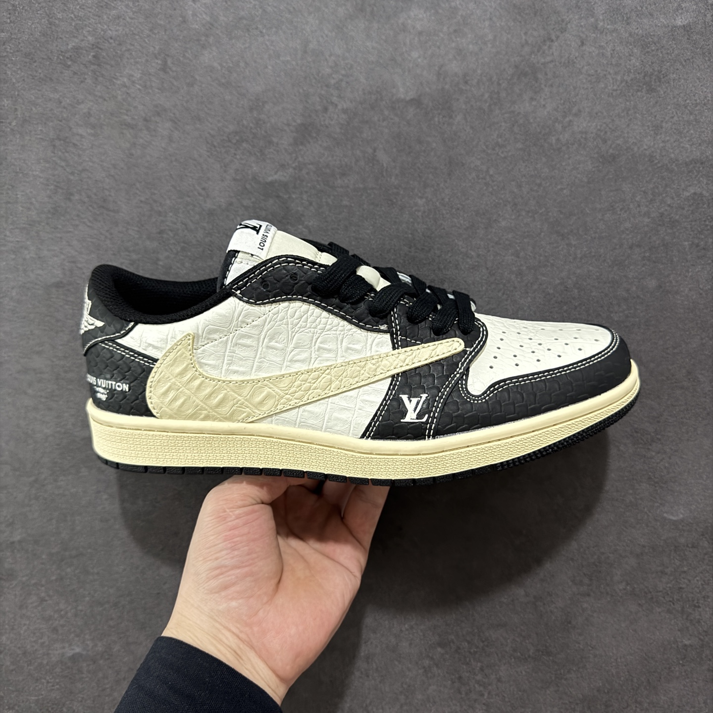 280 定制版Travis Scott x Fragment Design x Air Jordan 1 Low SP AJ1 LV联名 米黑鳄鱼纹 低帮文化休闲板鞋 XX3168-152