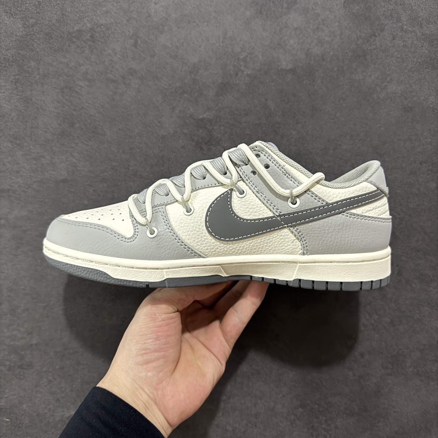 300 定制版Nike SB Dunk Low Off-White系列 绑带爱心灰勾 周年高端定制 低帮休闲板鞋 DM6868-078
