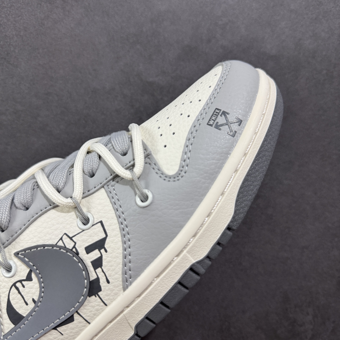 300 定制版Nike SB Dunk Low Off-White系列 绑带爱心灰勾 周年高端定制 低帮休闲板鞋 DM6868-078