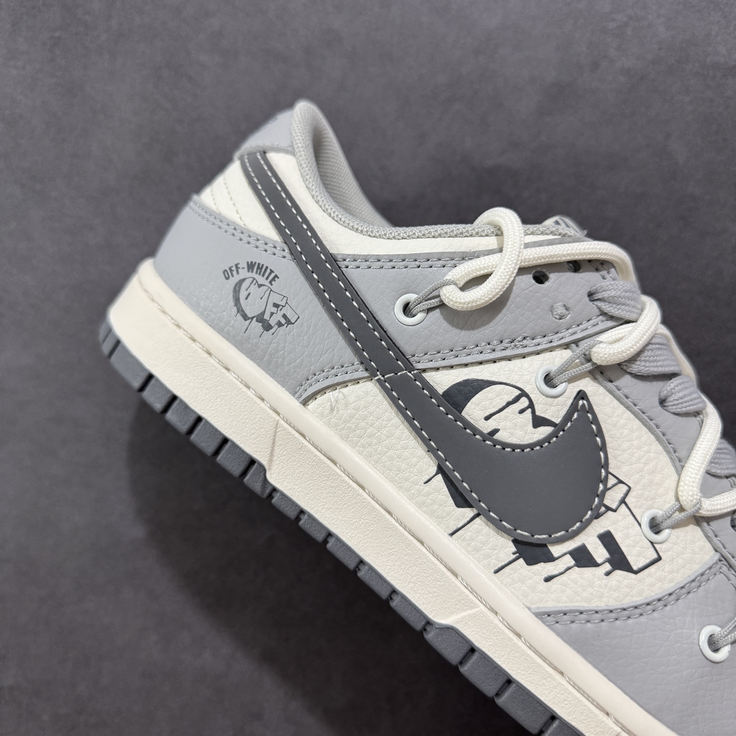 300 定制版Nike SB Dunk Low Off-White系列 绑带爱心灰勾 周年高端定制 低帮休闲板鞋 DM6868-078