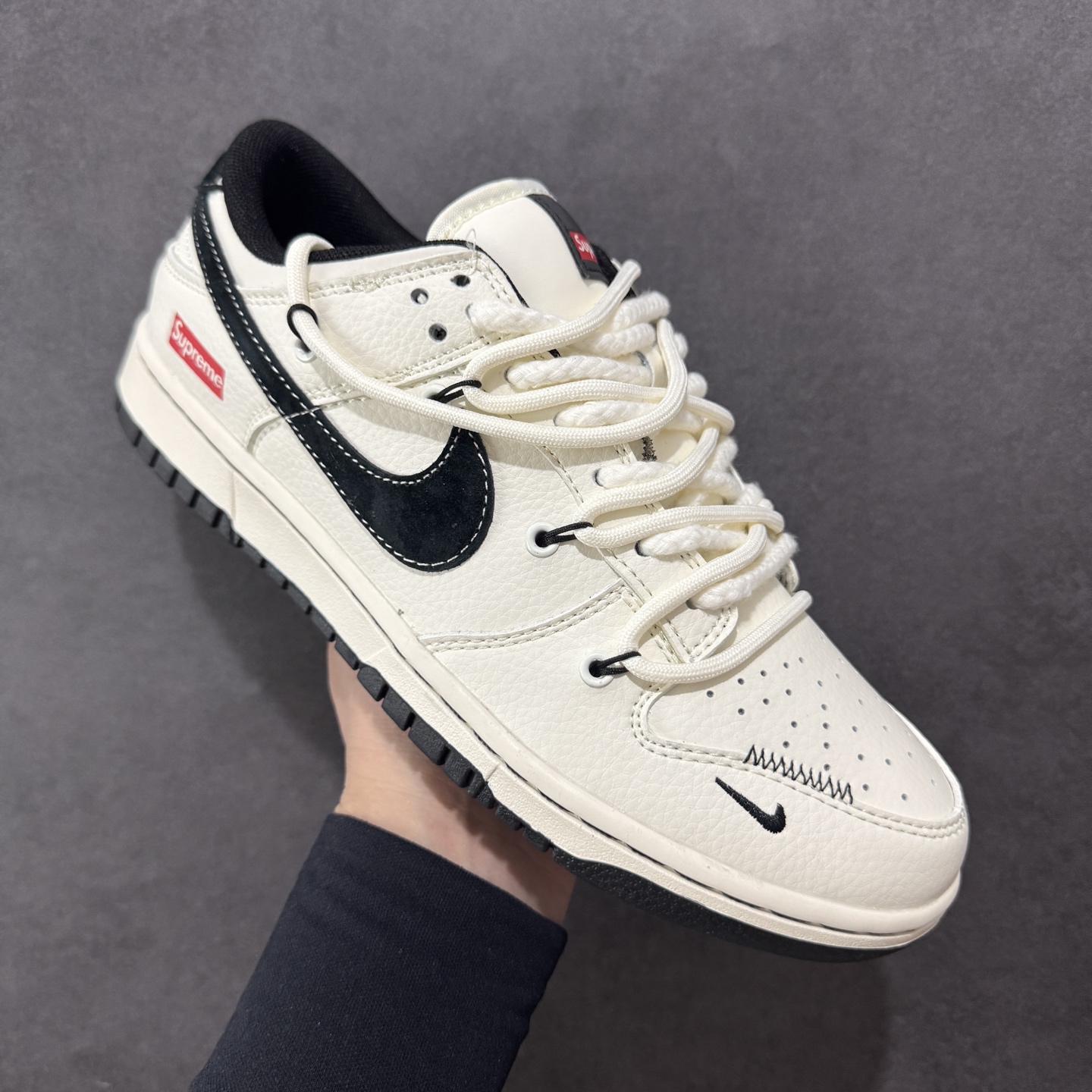 300 定制版Nike SB Dunk Low Sup系列 绑带米白黑勾 周年高端定制 低帮休闲板鞋 YX5066-282